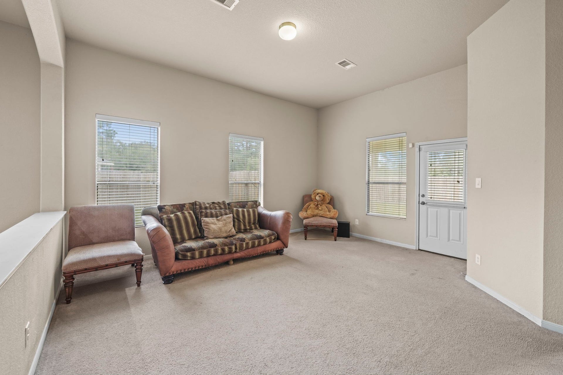 2554 Montana Blue Drive, Spring, TX 77373 Living Room