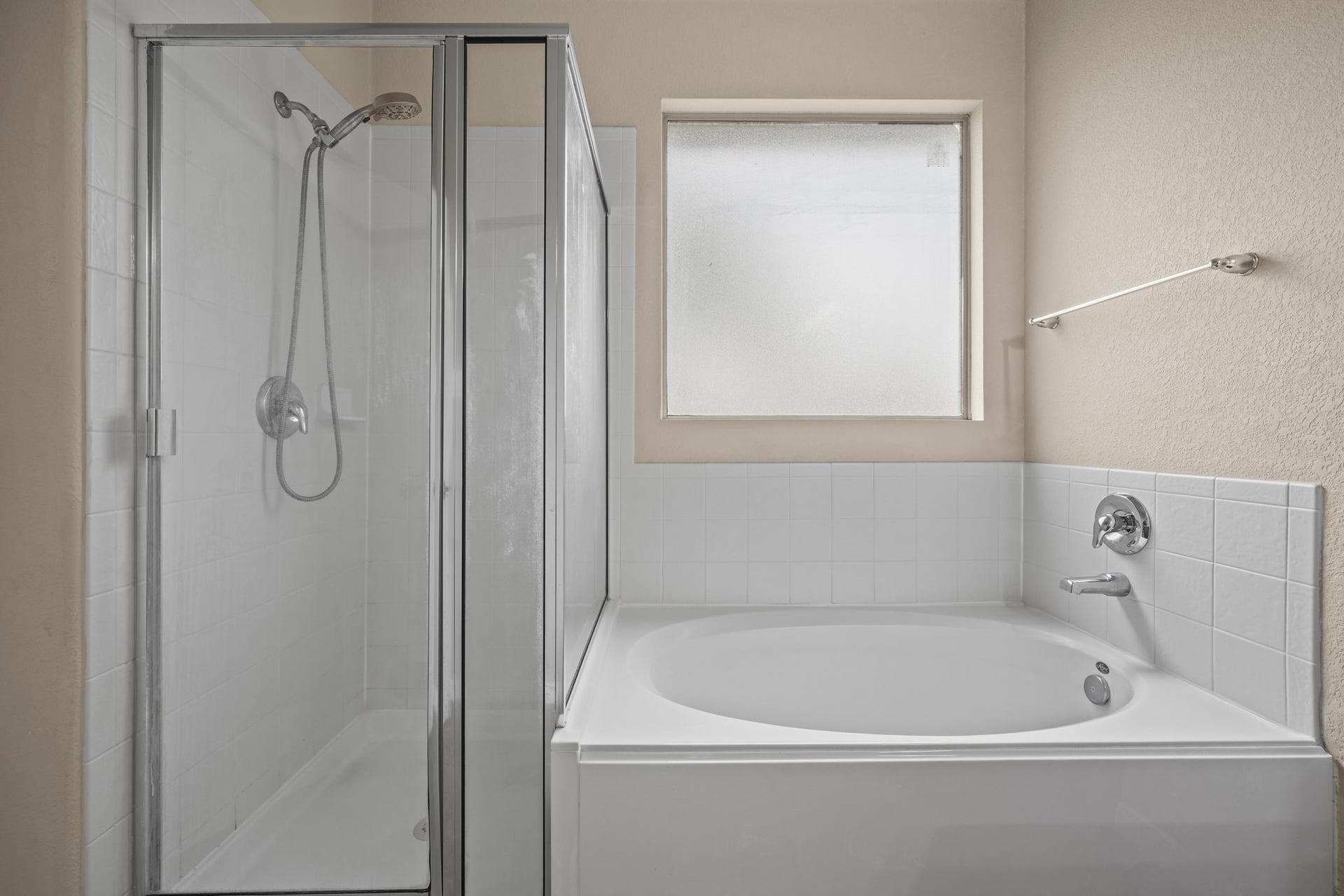 2554 Montana Blue Drive, Spring, TX 77373 Primary Bath