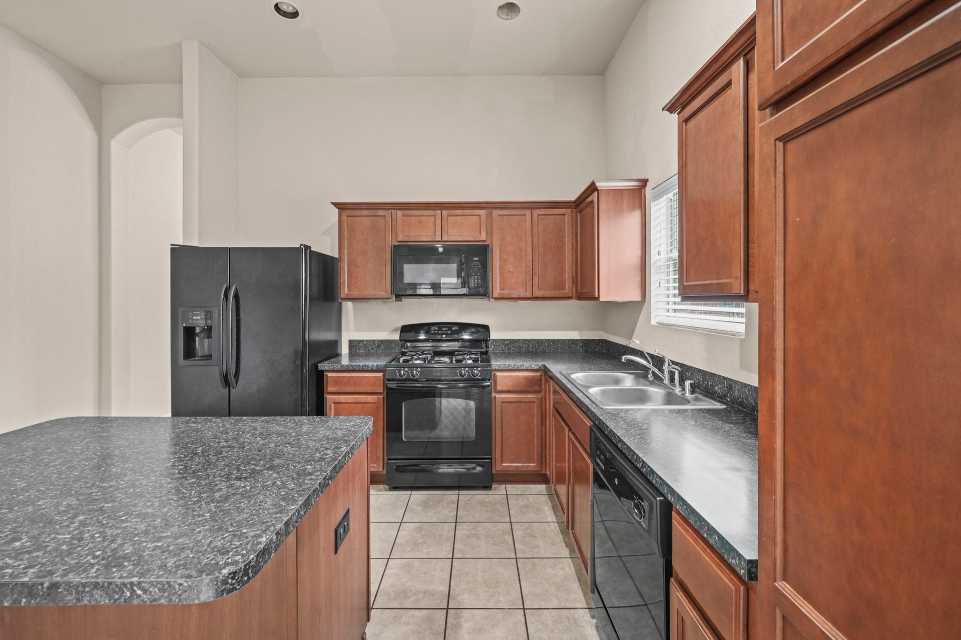 2554 Montana Blue Drive, Spring, TX 77373 Kitchen