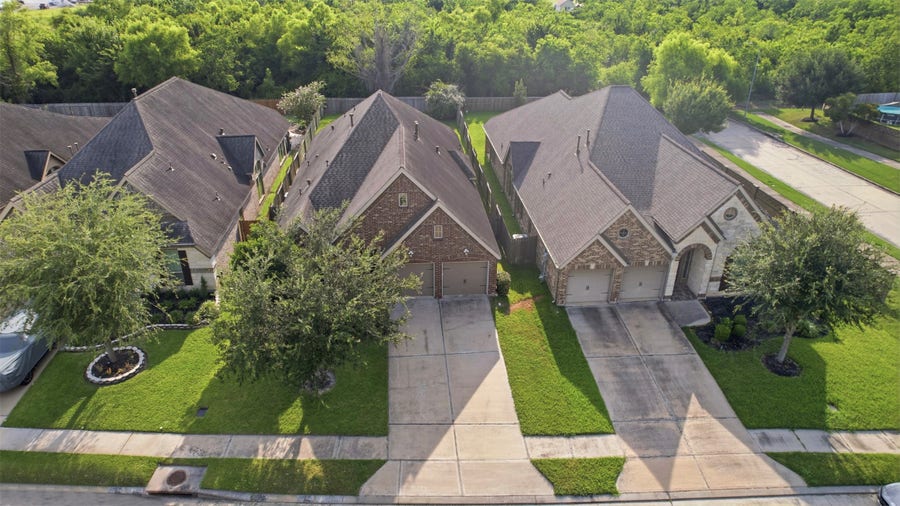 Property photo for 3706 Cibolo Court, Pearland, TX