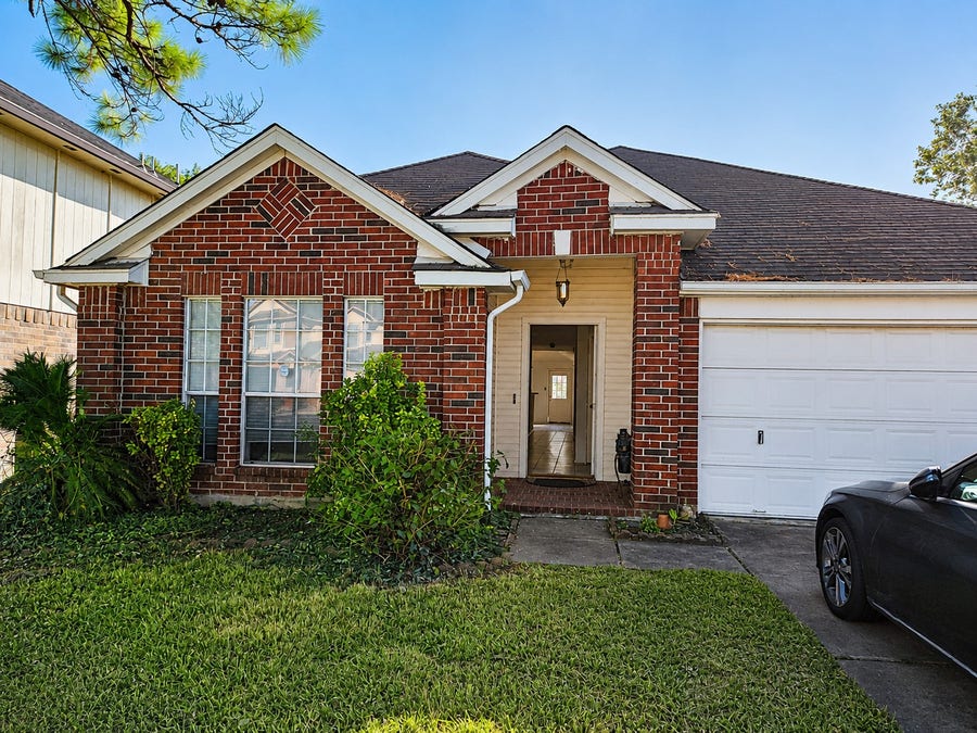 Property photo for 17006 Dusty Mill Drive E, Sugar Land, TX