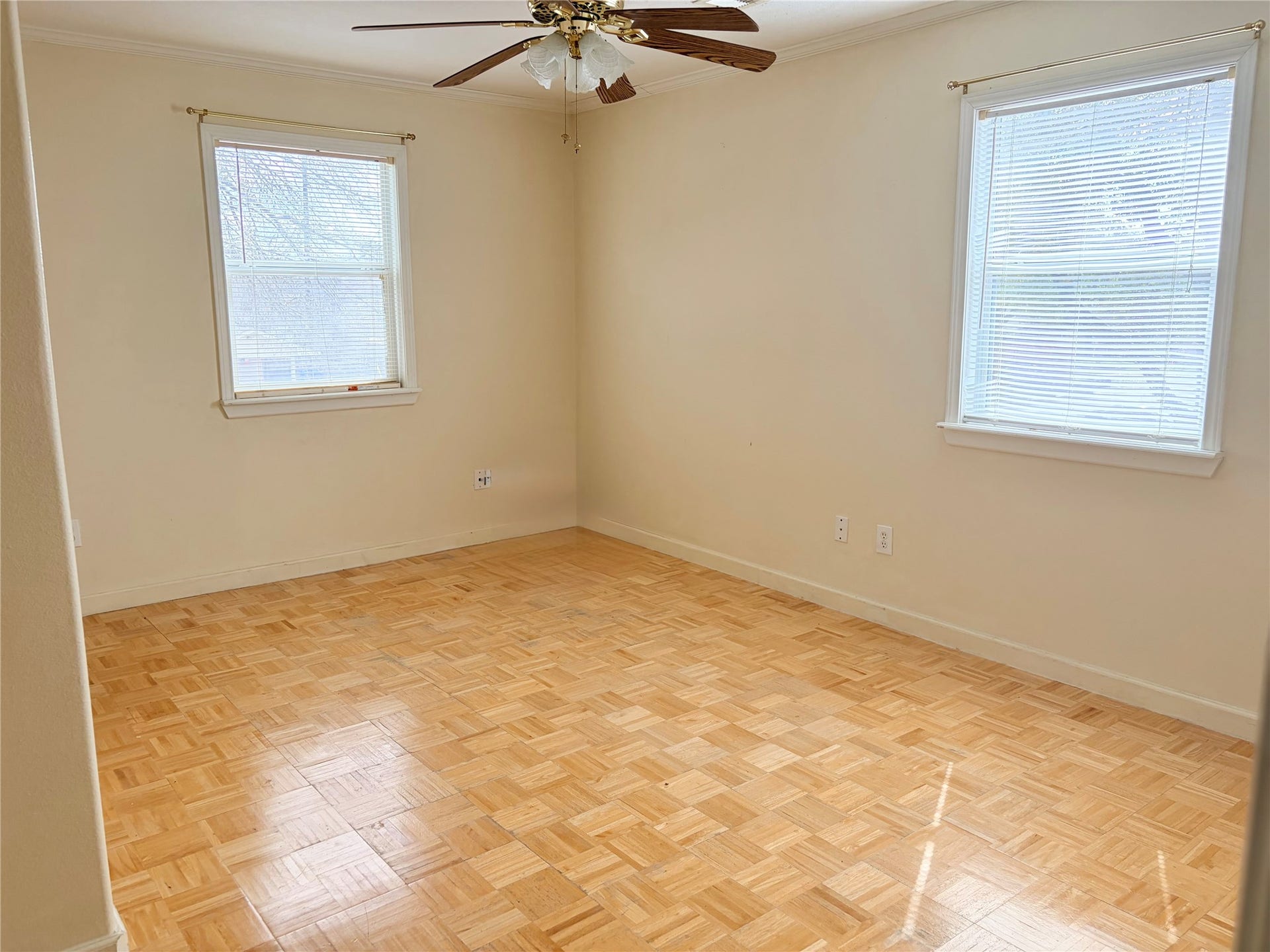 6615 Overlook Drive, Houston, TX 77041 Large bedroom with two closets for plenty of storage space. Make this your new office or second bedroom.