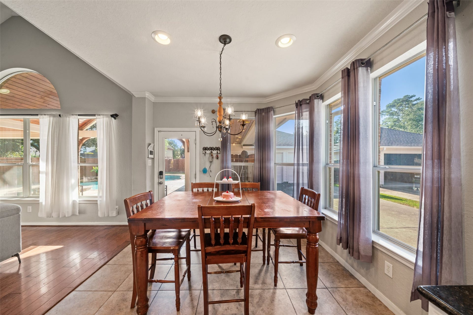 Natural light fills the breakfast area.