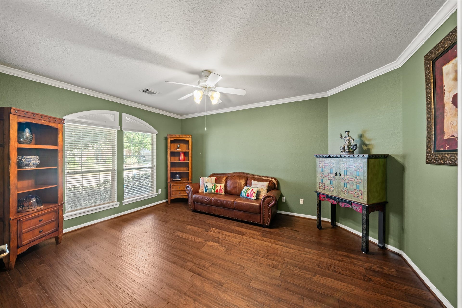 Make this versatile room your own!
