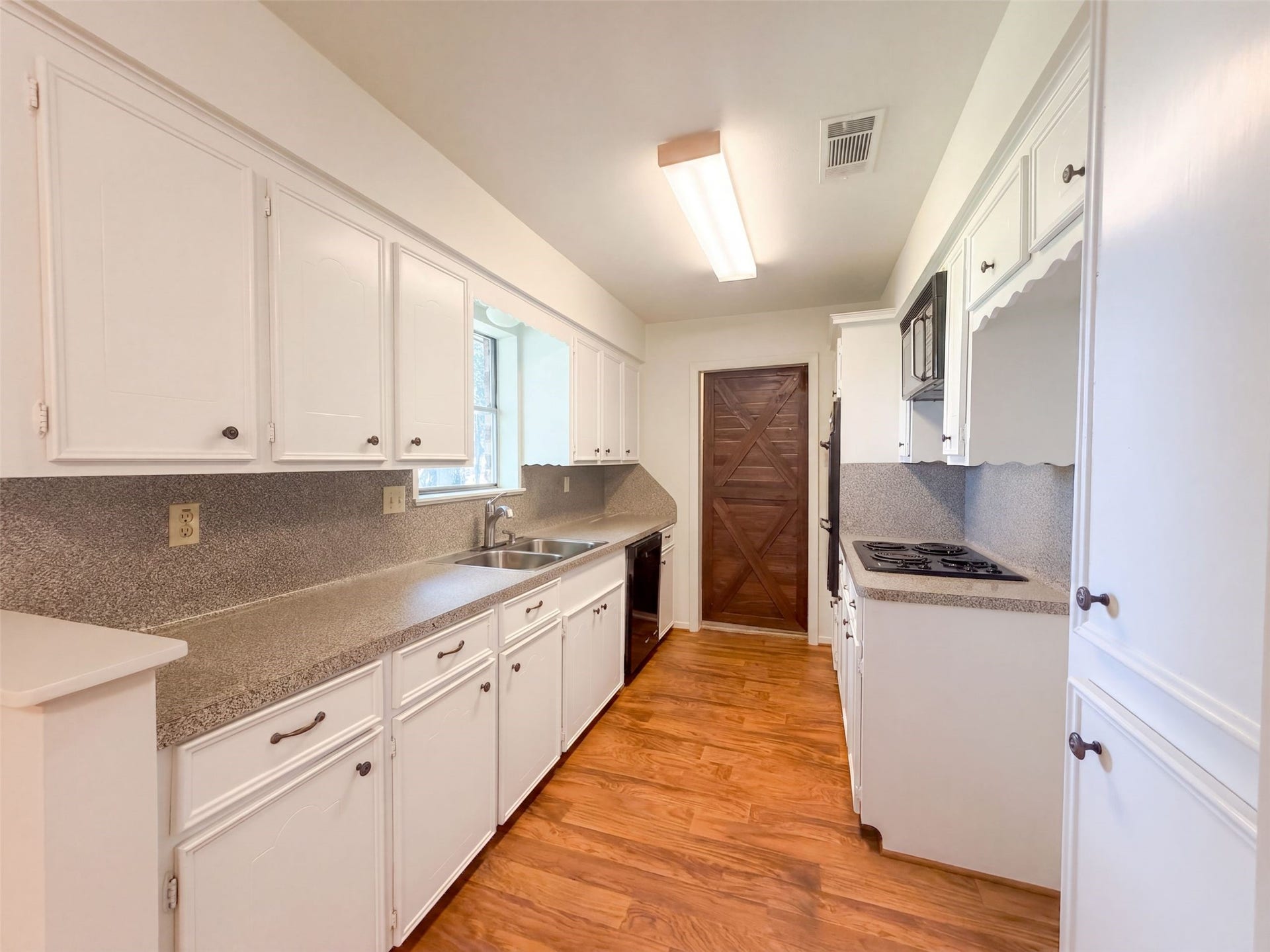 3506 Oxford Road, Alvin, TX 77511 Staged Photo