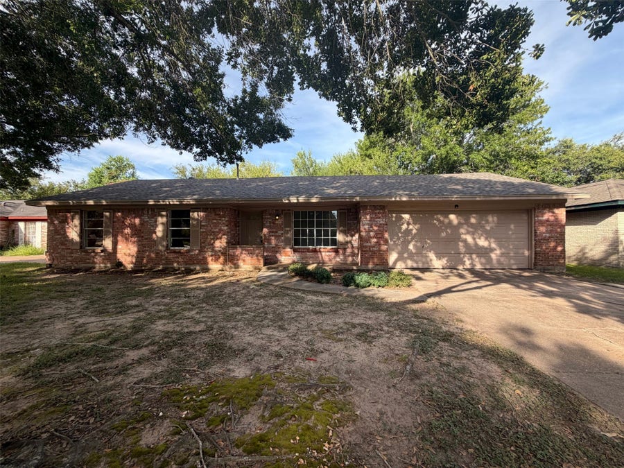 Property photo for 3506 Oxford Road, Alvin, TX