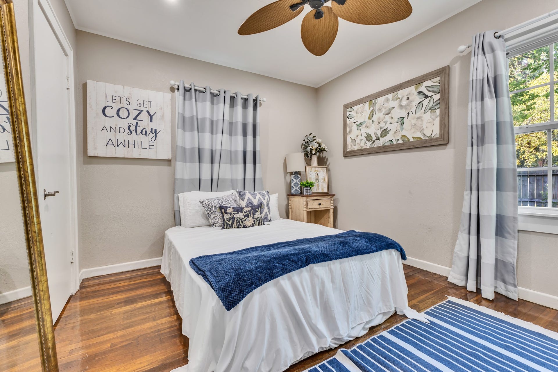 801 18th Avenue N, Texas City, TX 77590 Having an additional bedroom means having more options! With natural light, wood flooring, and a ceiling fan, this comfortable space can serve as a guest room, home office, or personal creative space.