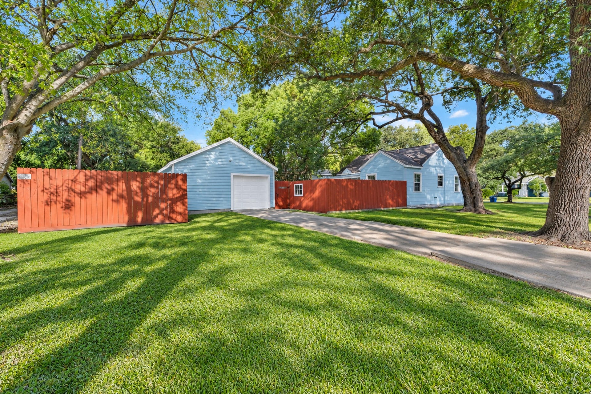 801 18th Avenue N, Texas City, TX 77590 A detached garage and long driveway add practical appeal beyond the home's interior. Enjoy dedicated space for vehicle parking and the convenience of a driveway extending toward the rear of the property.