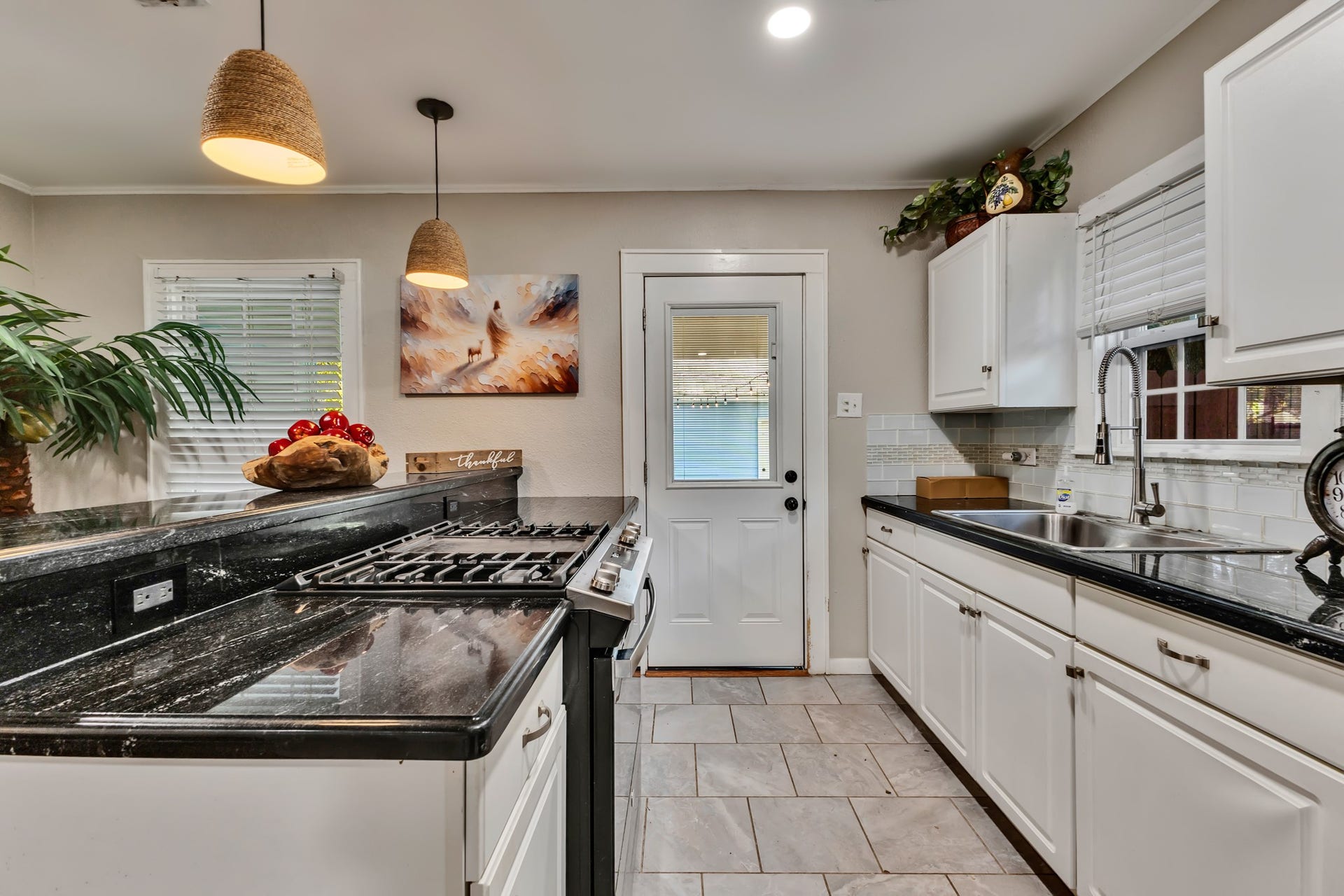 801 18th Avenue N, Texas City, TX 77590 A kitchen designed to make everyday cooking convenient! The combination of white cabinetry, stainless steel appliances, and contrasting countertops creates a polished look while keeping essentials within easy reach.