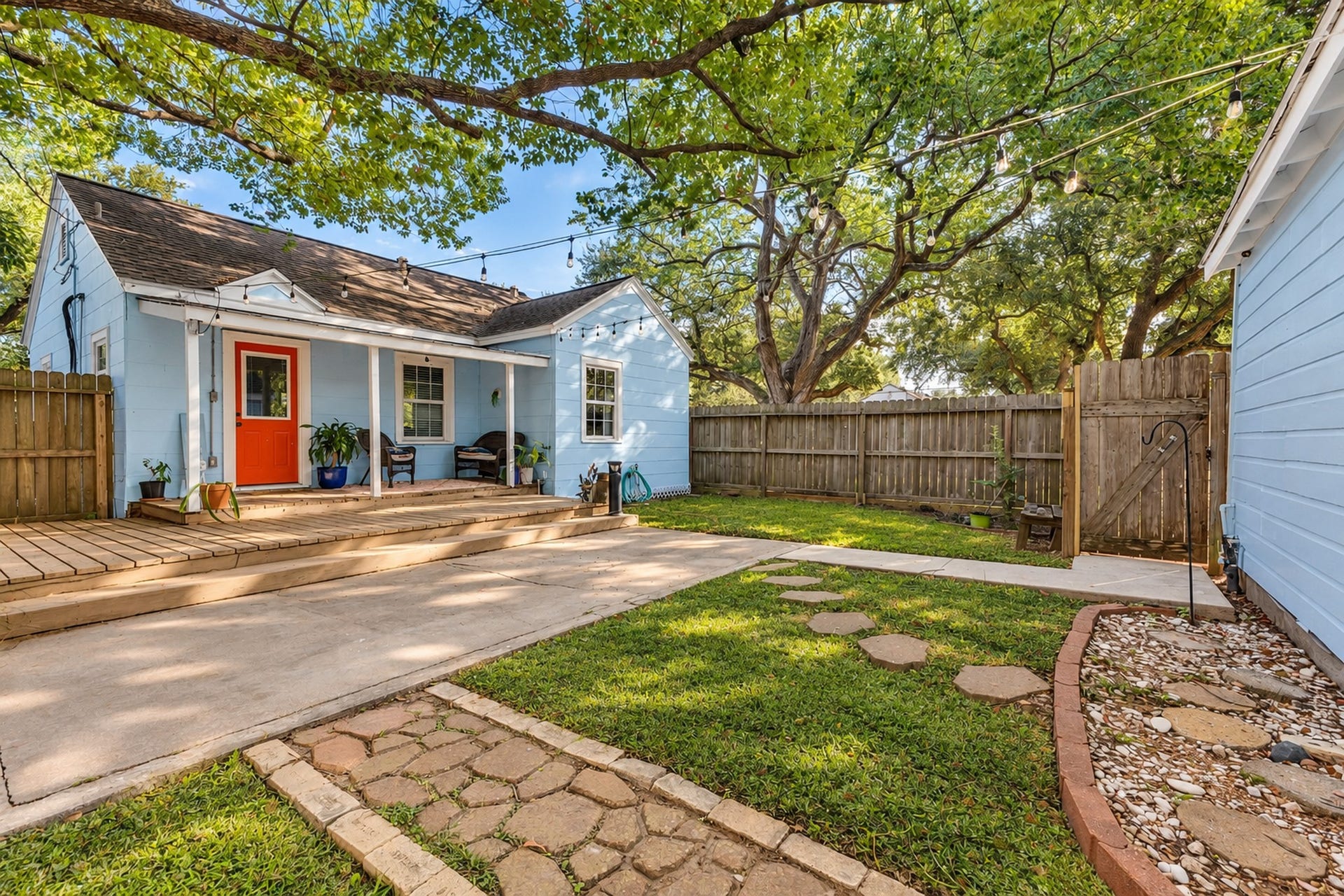 801 18th Avenue N, Texas City, TX 77590 Enjoy room to spread out and make the most of outdoor living! The combination of lawn, mature trees, and paved space creates opportunities for gardening, outdoor gatherings, or simply relaxing in your own backyard.