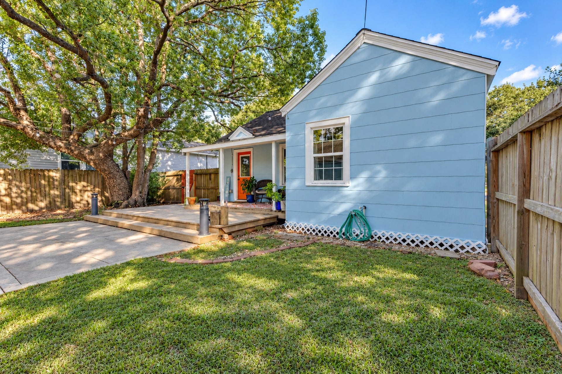 801 18th Avenue N, Texas City, TX 77590 The generous grassy side yard adds valuable outdoor flexibility. Whether you envision a garden, outdoor activities, or simply appreciate having green space around your home, this property offers room to enjoy.
