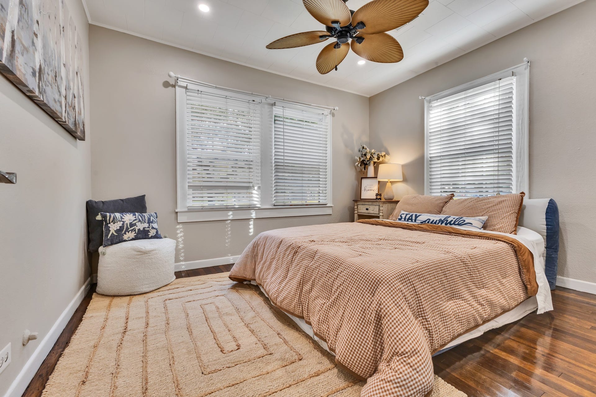 801 18th Avenue N, Texas City, TX 77590 Enjoy a primary bedroom that offers comfort and simplicity. Multiple windows bring in natural light, while the wood flooring adds warmth and timeless character.