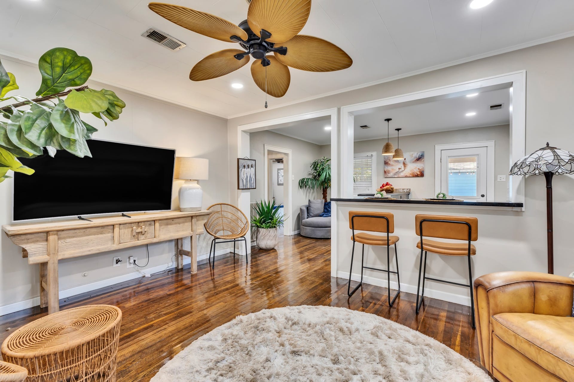 801 18th Avenue N, Texas City, TX 77590 An easy flow between the kitchen and living room makes this home feel connected and welcoming. Enjoy the convenience of entertaining guests while keeping conversations going from either space.
