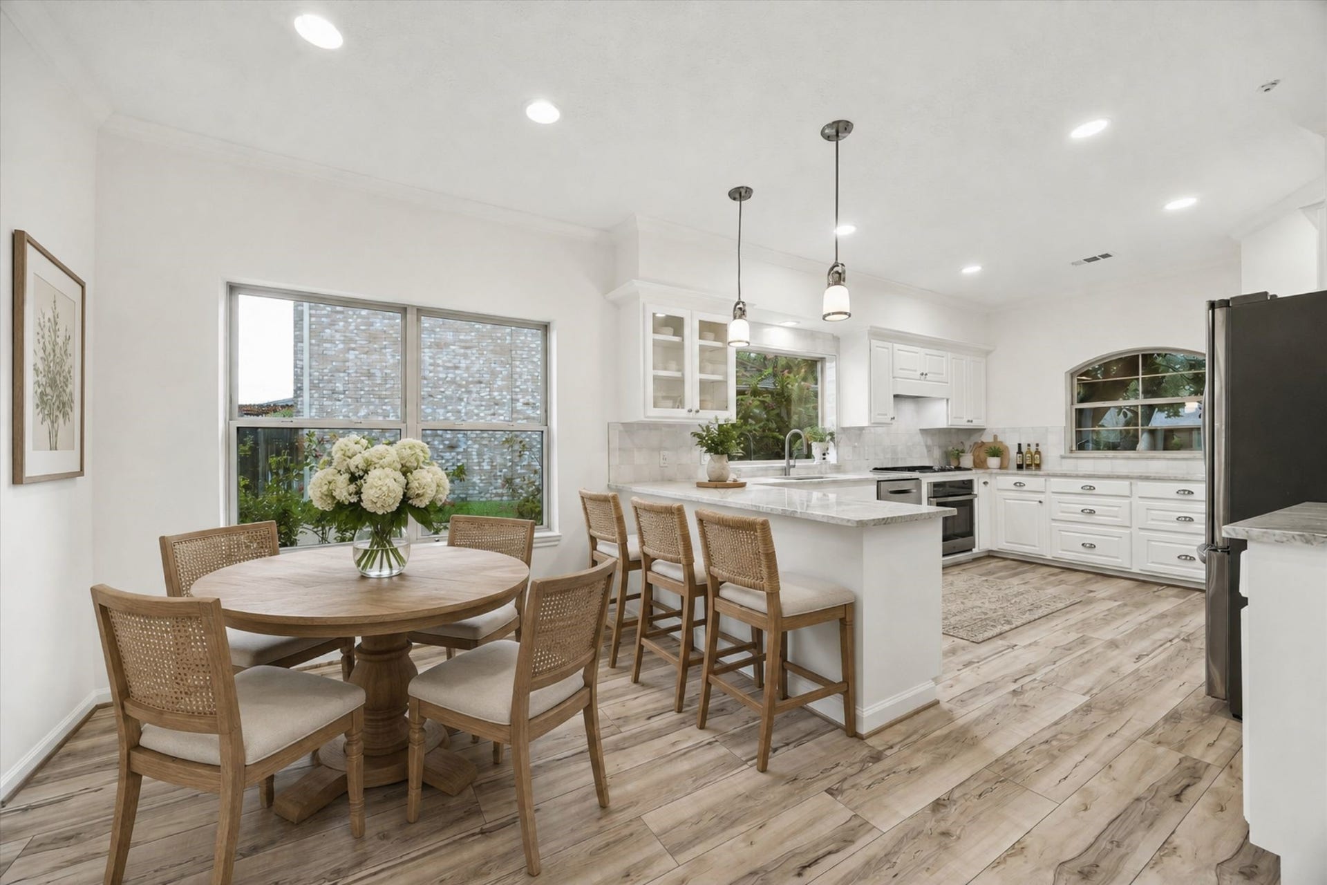 2526 STEPHENS GRANT DRIVE, Sugar Land, TX 77479 BEAUTIFUL KITCHEN DESIGNED FOR BOTH EVERYDAY COOKING AND EFFORTLESS ENTERTAINING.