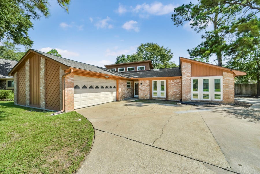 Property photo for 7506 N Hollow Circle, Humble, TX