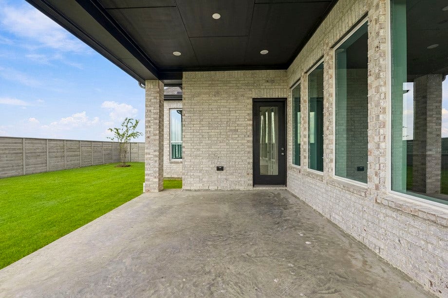 7013 Southwest Drive, League City, TX 77546 Spacious covered patio