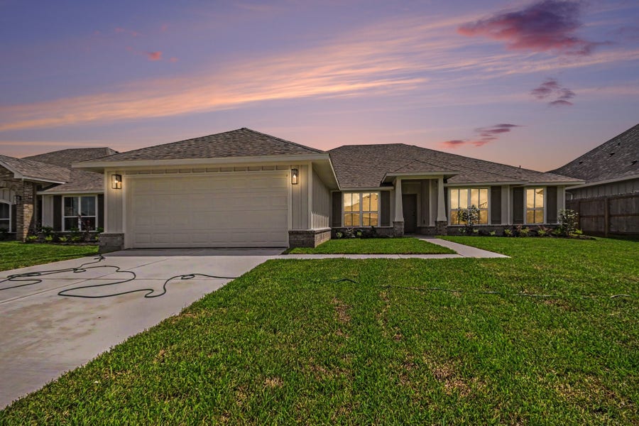 Property photo for 724 Greystone Lane, Angleton, TX