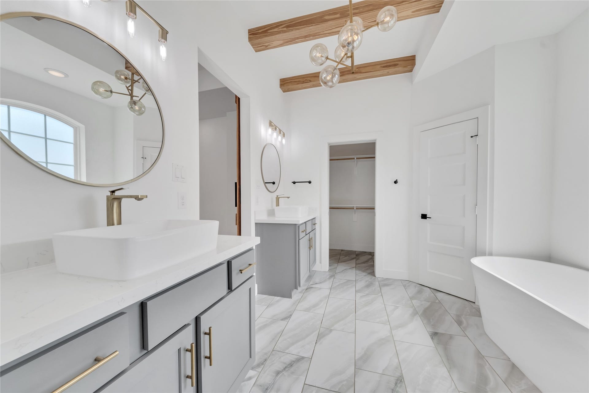 1035 W 24th Street, Houston, TX 77008 Another view of the primary bathroom suite!