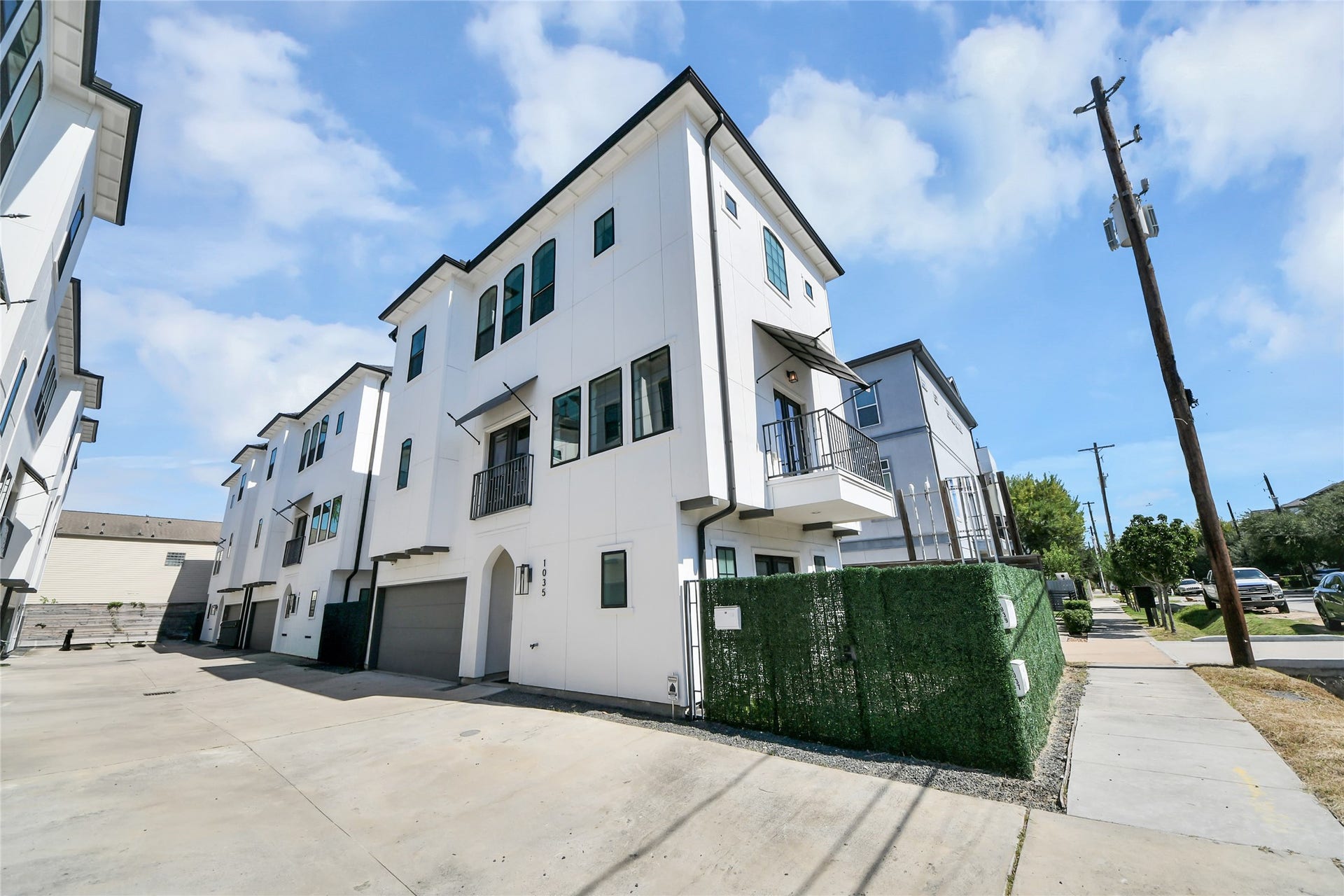 1035 W 24th Street, Houston, TX 77008 1035 W 24th Street, Houston, TX 77008