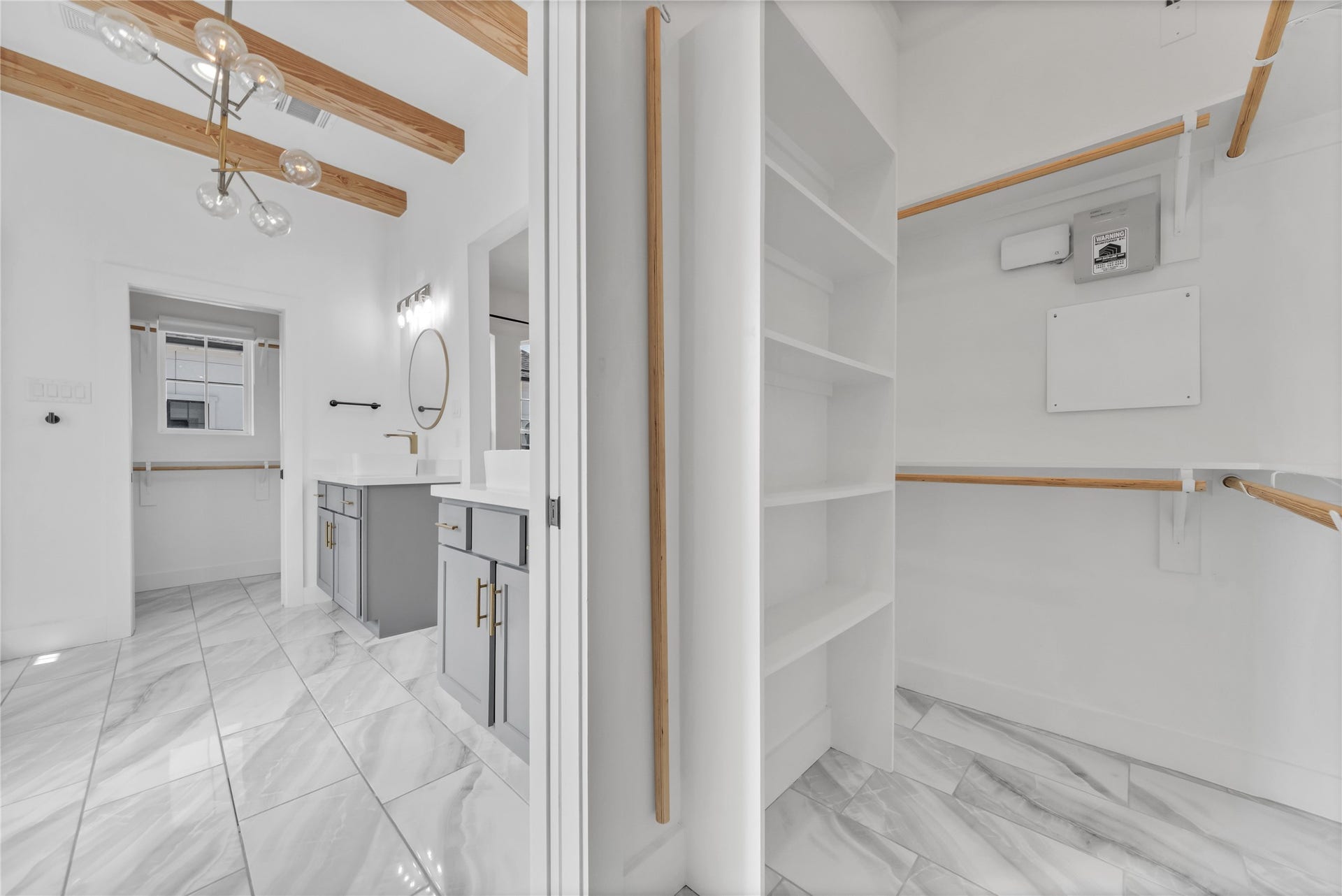 1035 W 24th Street, Houston, TX 77008 Primary bathroom has two spacious walk-in closets!