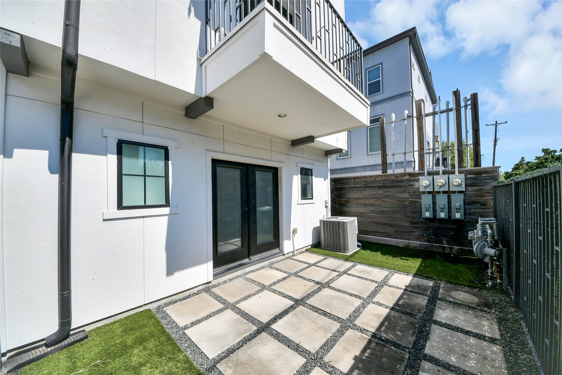 1035 W 24th Street, Houston, TX 77008 Pavers and premium turf installed in the yard!