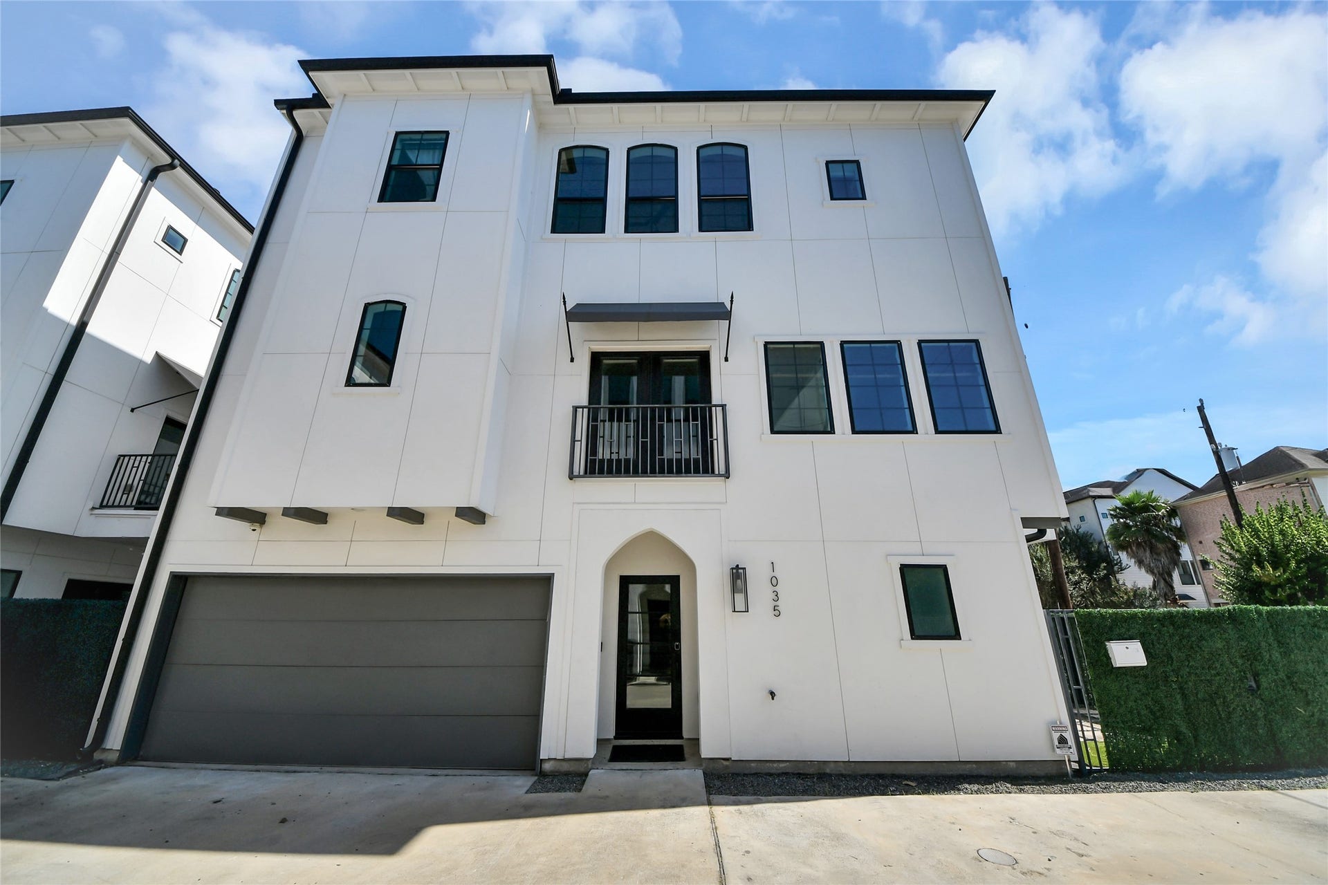1035 W 24th Street, Houston, TX 77008 Schedule your tour today!