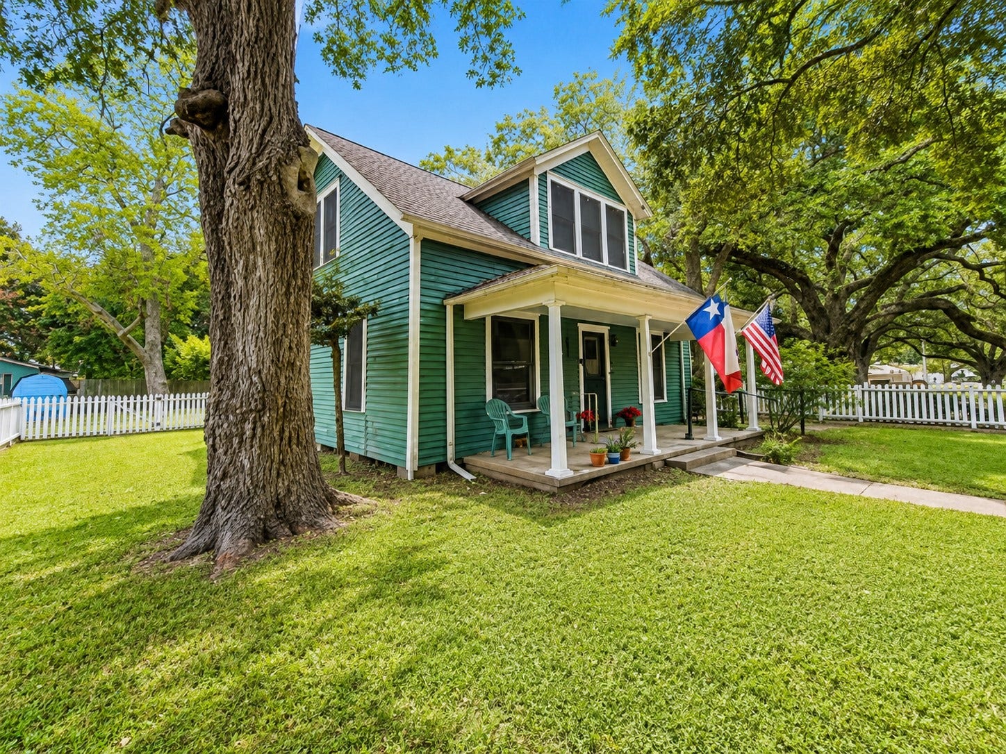 1012 W Adoue Street, Alvin, TX 77511