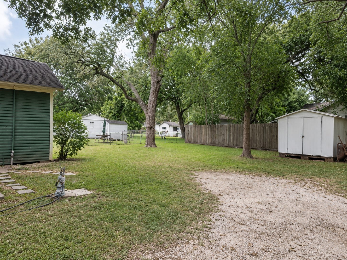 1012 W Adoue Street, Alvin, TX 77511