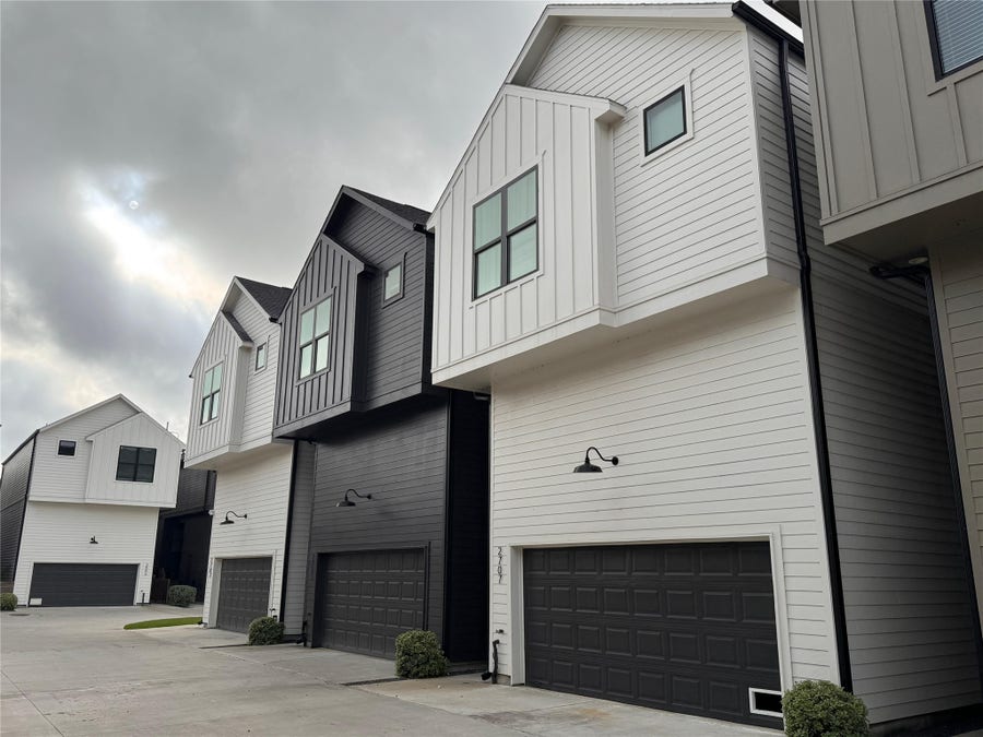 Property photo for 2705 Oakwood Crest Lane, Houston, TX