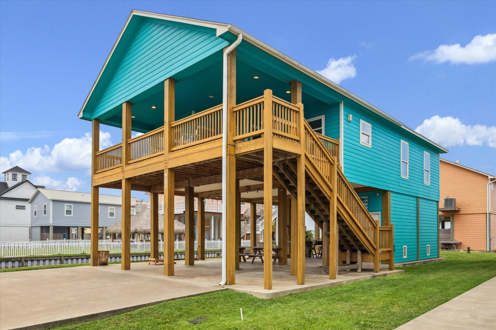 923 Tidelands Drive, Crystal Beach, TX 77650 An additional view of the property. Fresh paint 2022. New roof 2025. New hot water heater (50 gallon) 2024.
