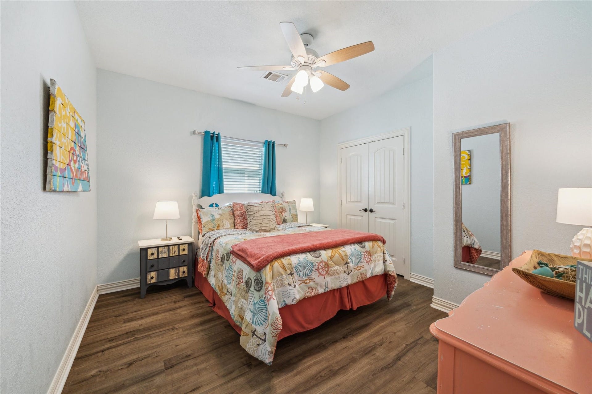 923 Tidelands Drive, Crystal Beach, TX 77650 Large guest room perfect for hosting.