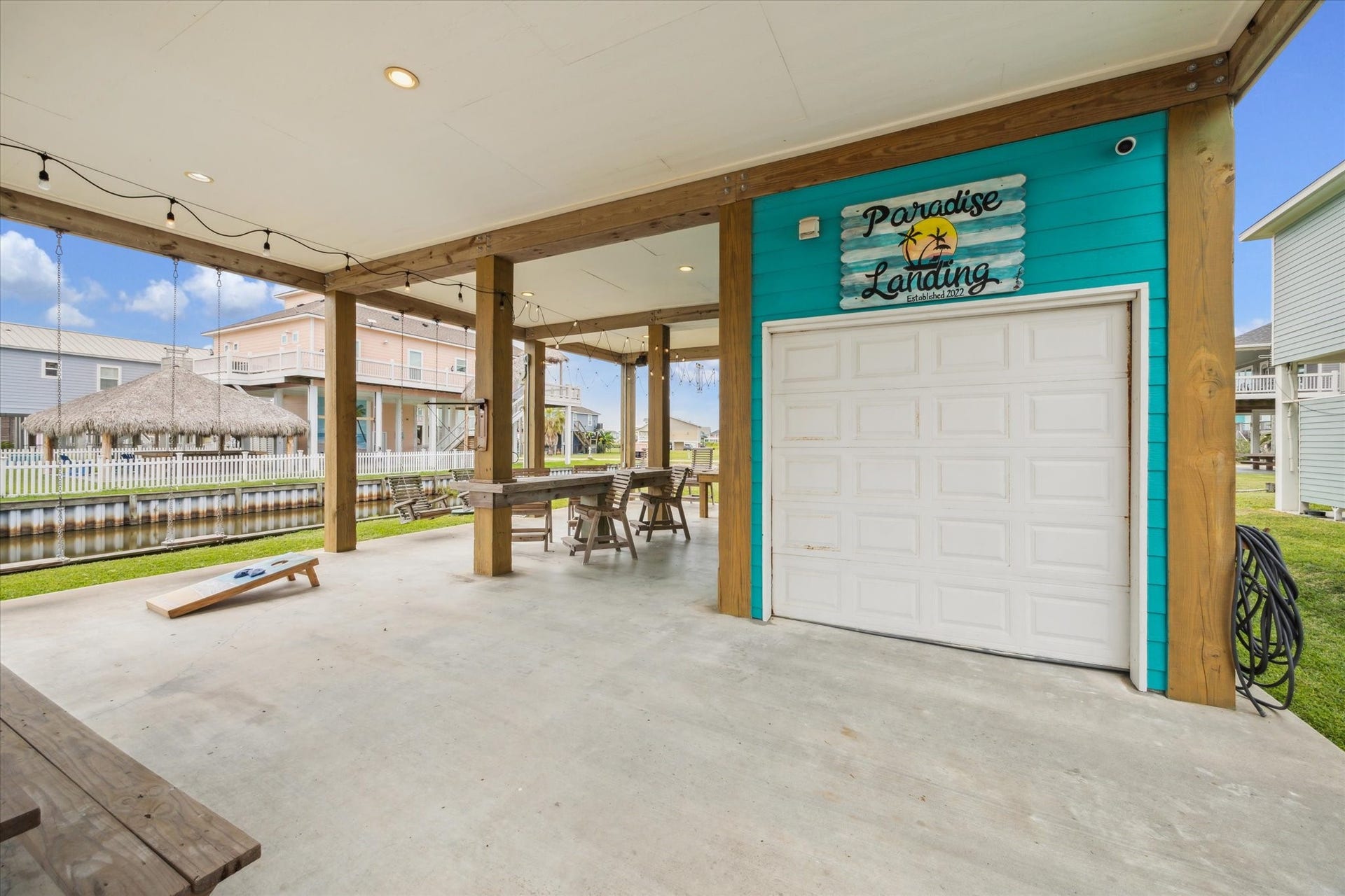 923 Tidelands Drive, Crystal Beach, TX 77650 So much room for activites! BRAND NEW garage door!