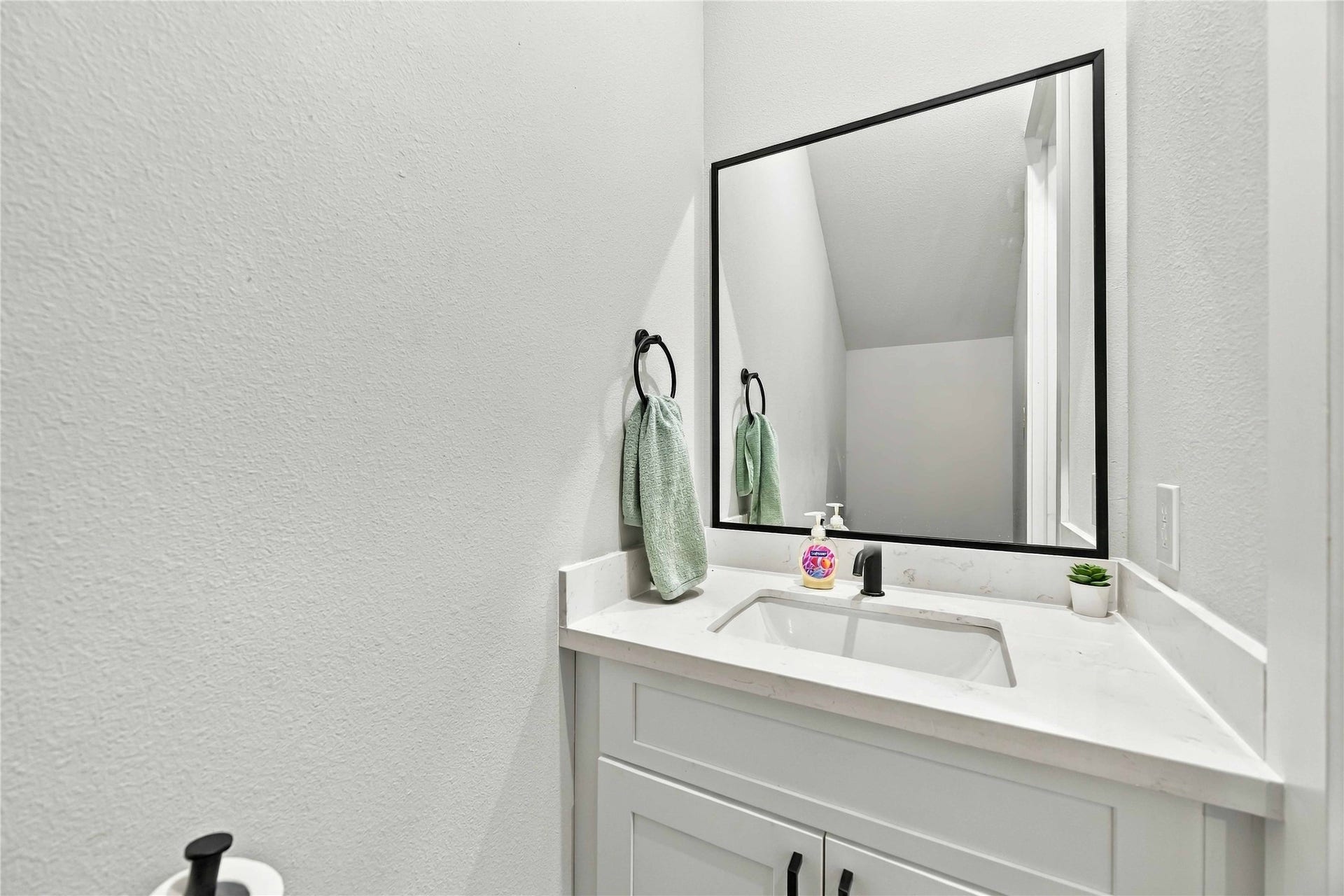 5605 Mulvey Street, Houston, TX 77020 5605 Mulvey Street, Houston, TX 77020