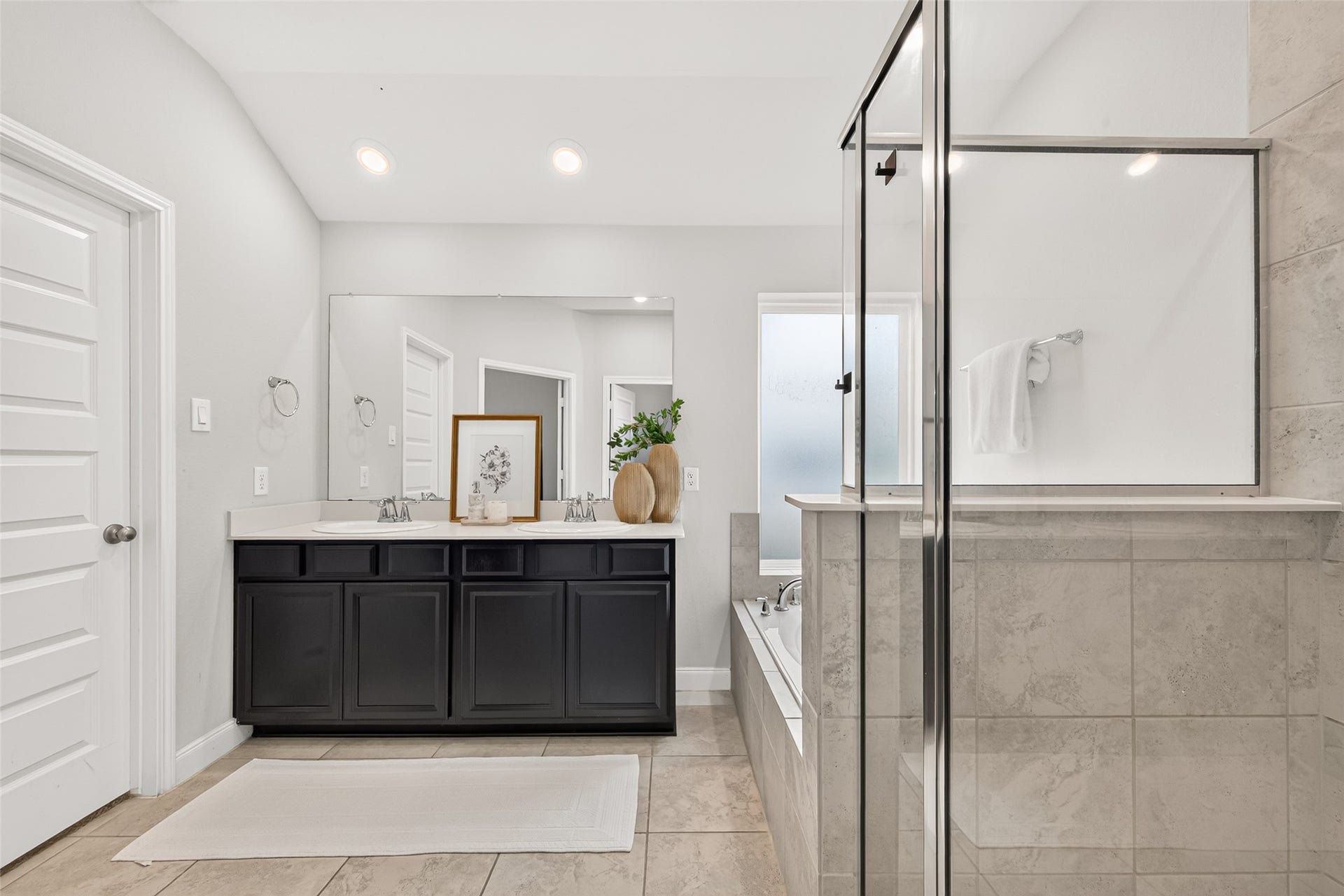 11223 Victoria Hollow Trace, Richmond, TX 77406 Ensuite with dual sinks, soaking tub and separate shower