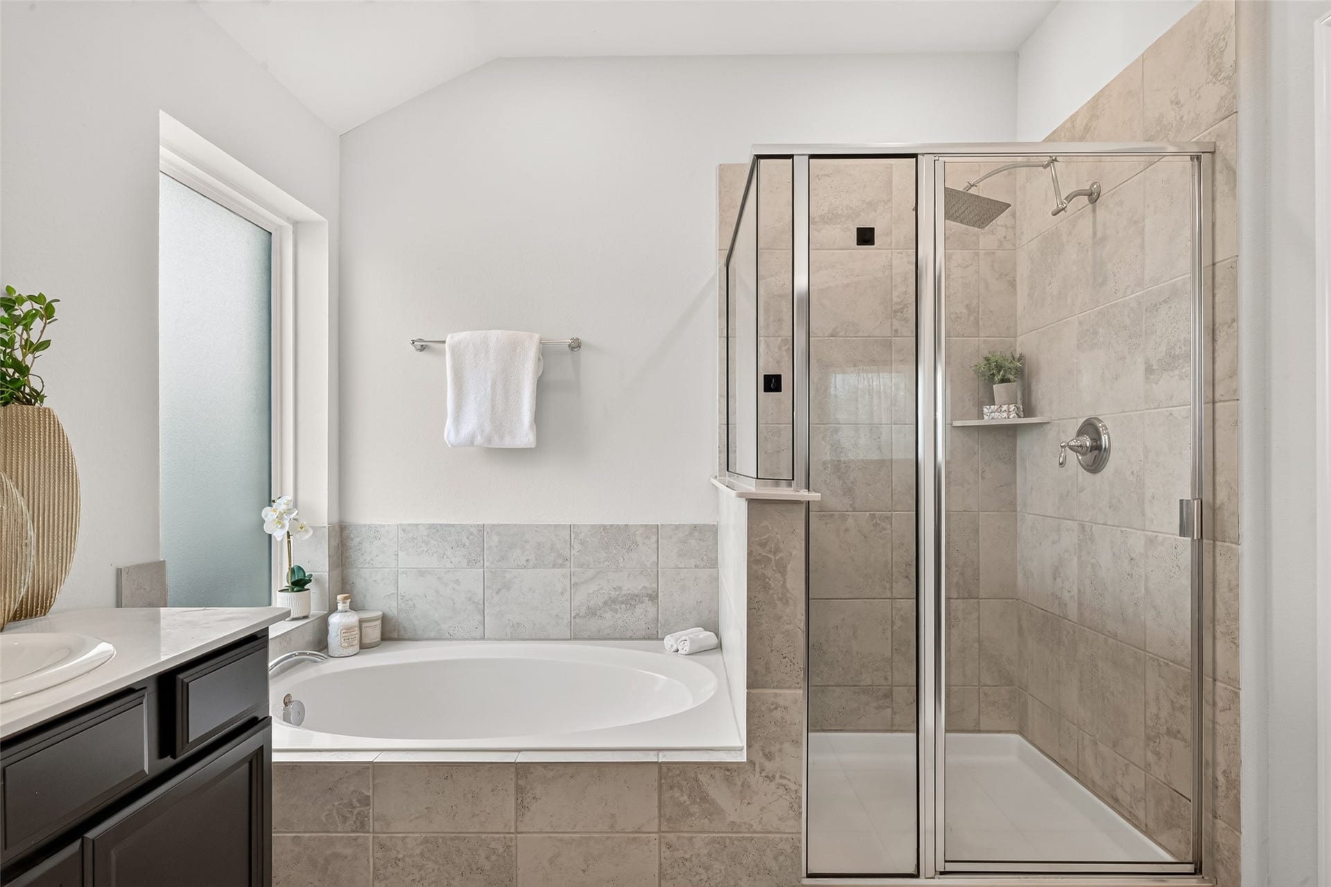 11223 Victoria Hollow Trace, Richmond, TX 77406 Ensuite with dual sinks, soaking tub and separate shower