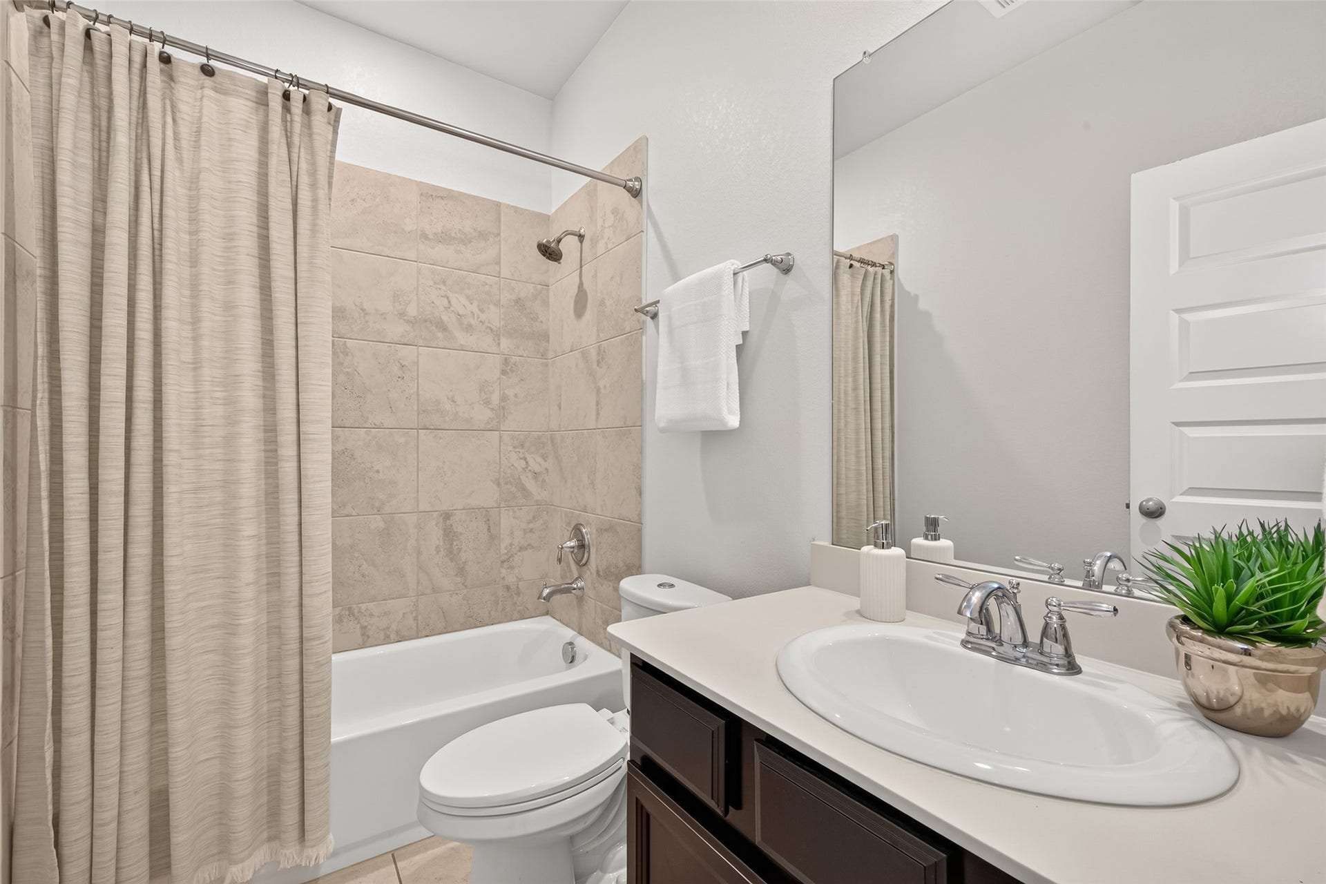 11223 Victoria Hollow Trace, Richmond, TX 77406 Second Bathroom