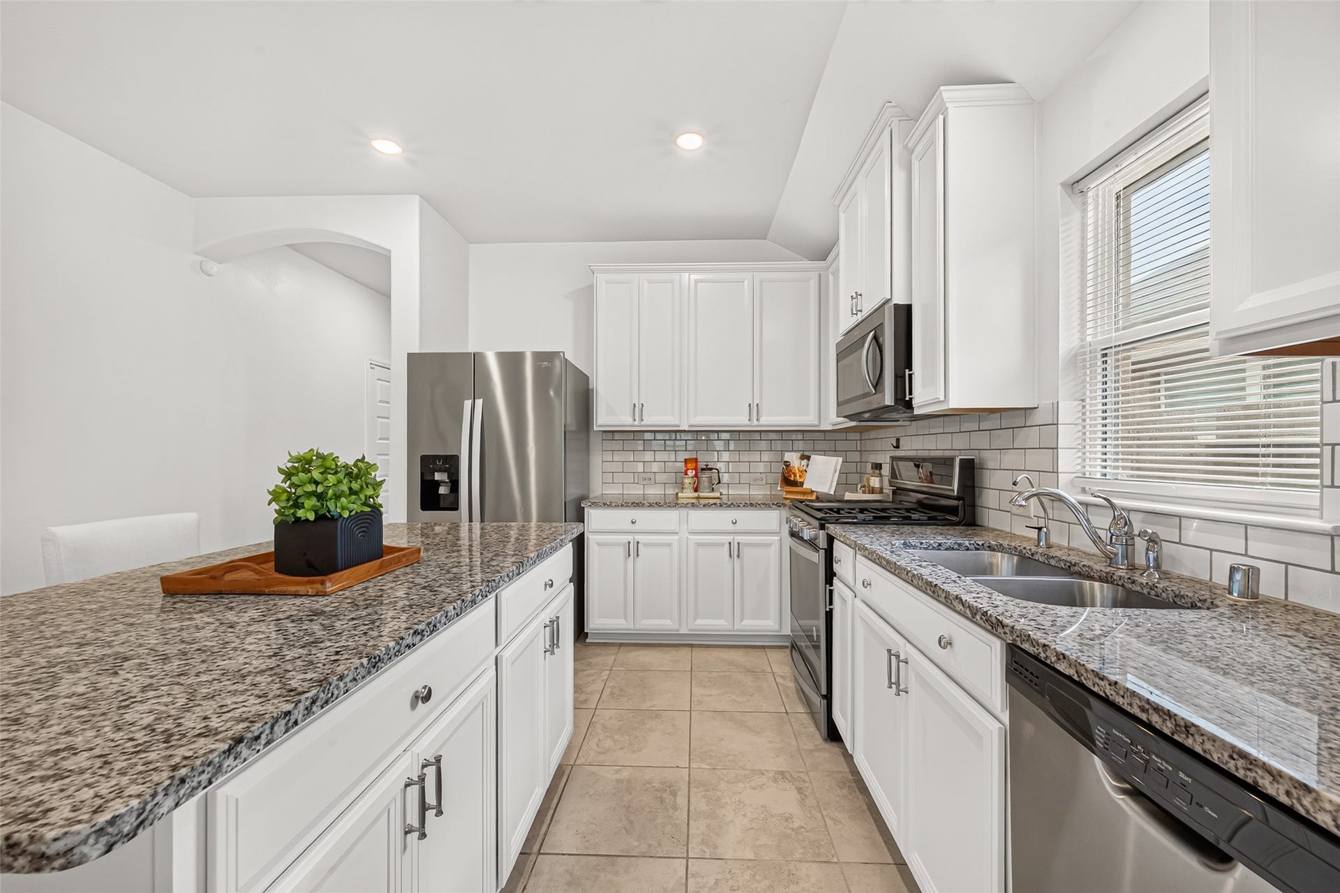 11223 Victoria Hollow Trace, Richmond, TX 77406 Kitchen with breakfast bar and stainless steel appliances and durable granite counter tops.