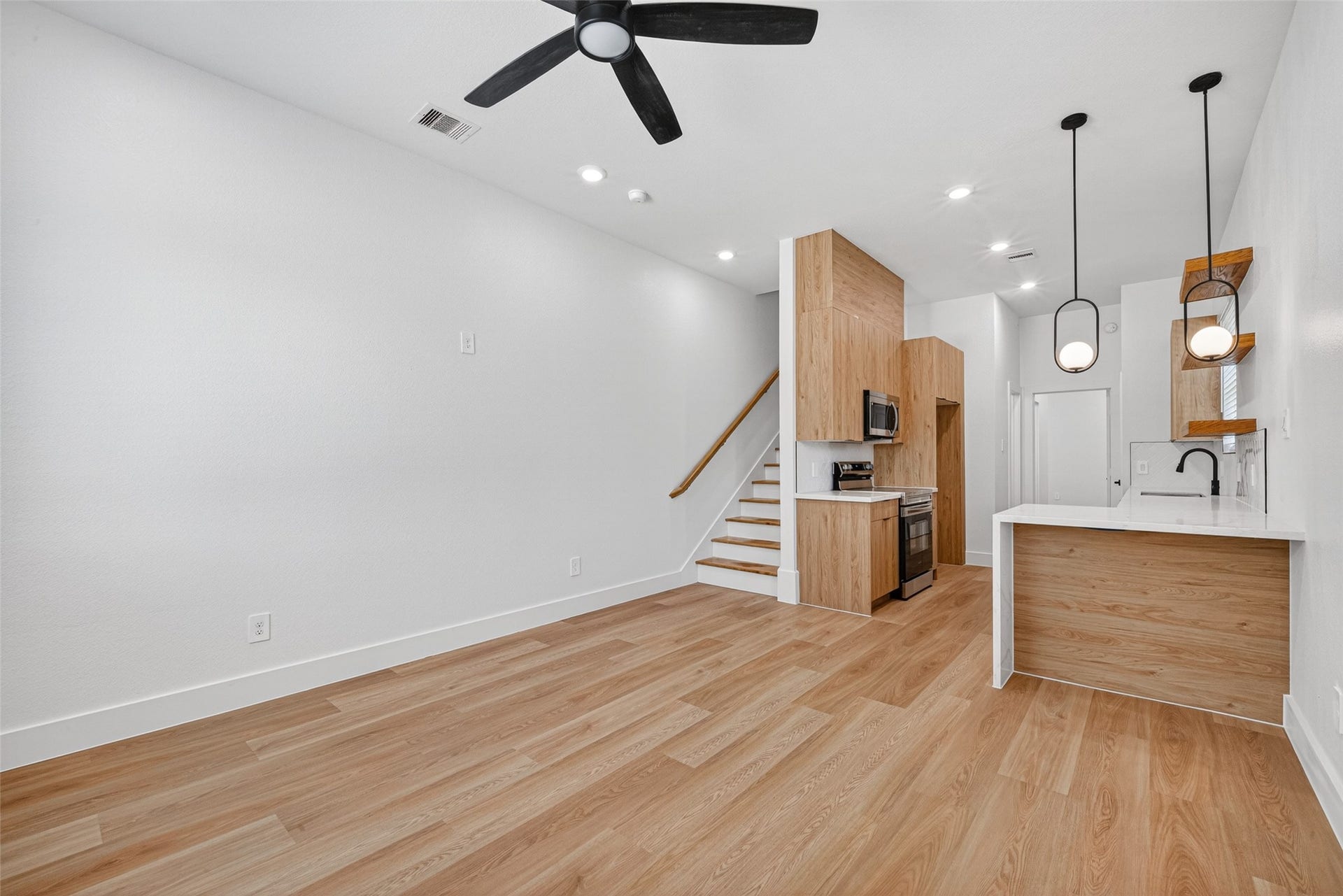 7840 Nashville Unit A/B Street, Houston, TX 77028 7840 Nashville Unit A/B Street, Houston, TX 77028