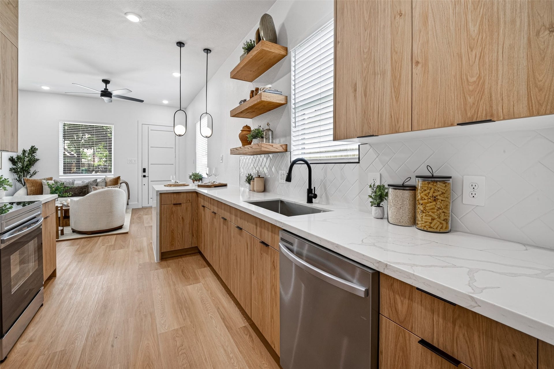 7840 Nashville Unit A/B Street, Houston, TX 77028 Ample counter and cabinet space