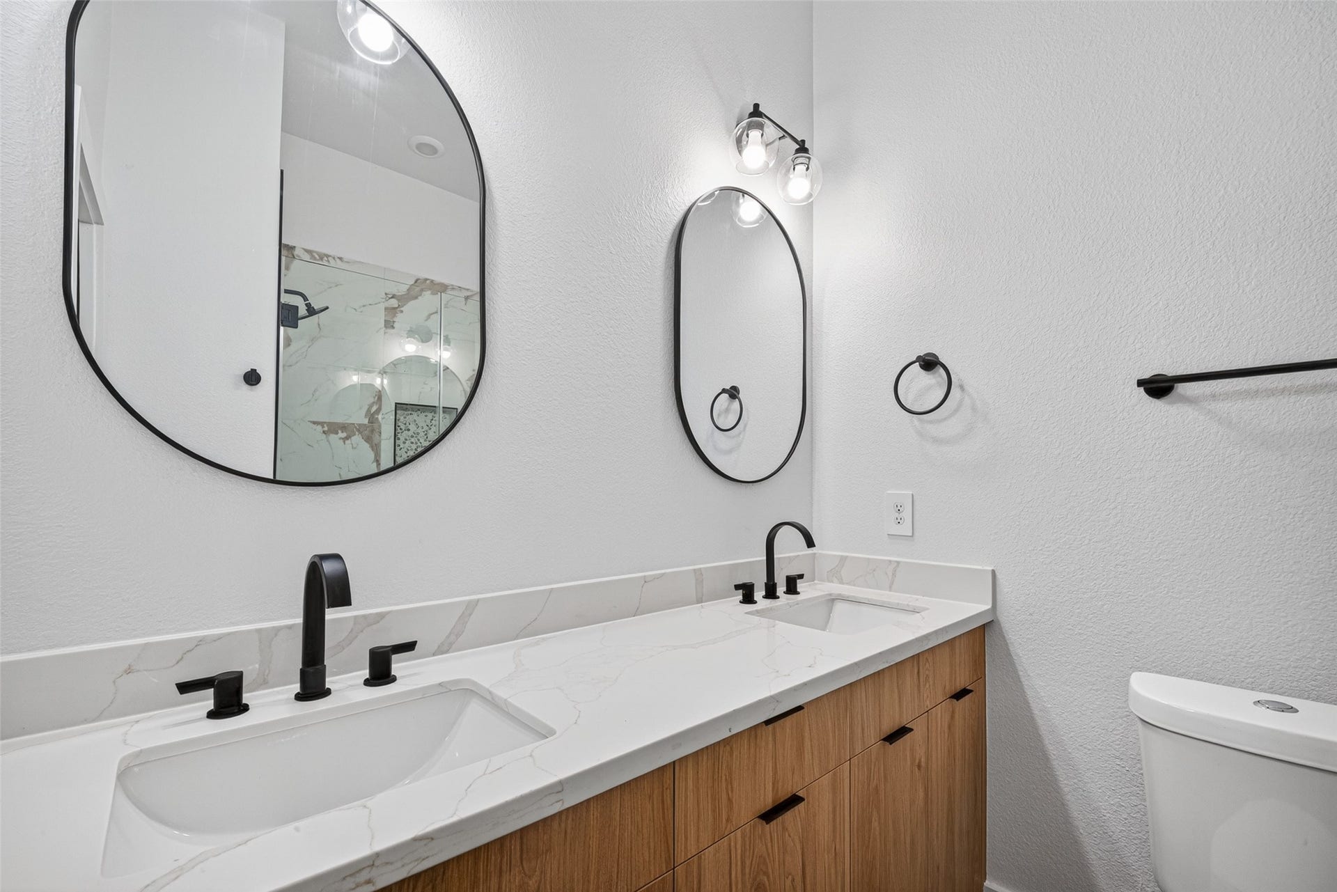 7840 Nashville Unit A/B Street, Houston, TX 77028 7840 Nashville Unit A/B Street, Houston, TX 77028