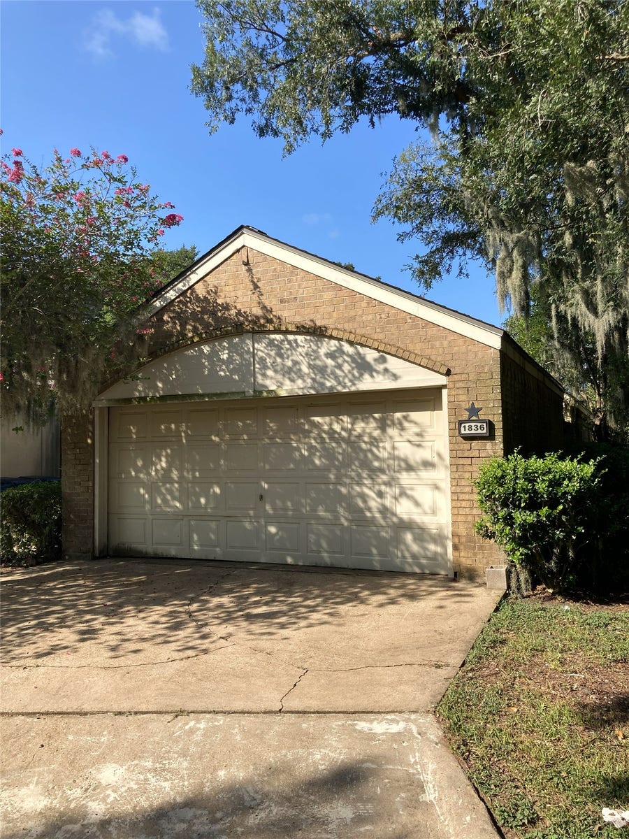 Property photo for 1836 Veranda Drive, West Columbia, TX