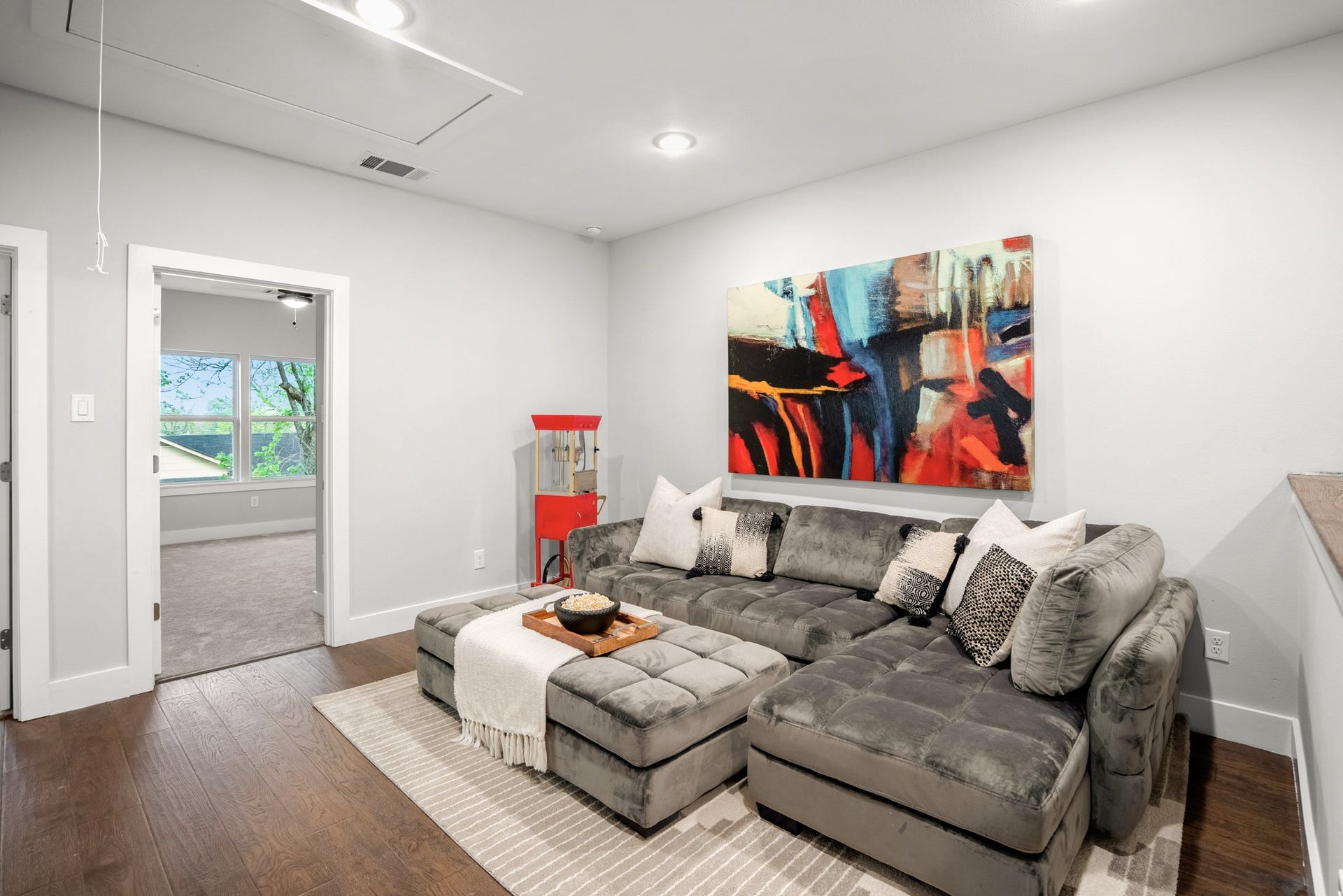 314 N Stiles Street, Houston, TX 77011 The flex space or secondary living room offers versatile functionality, providing a cozy retreat for relaxation, entertainment, or even work. Photos are of previous model home.