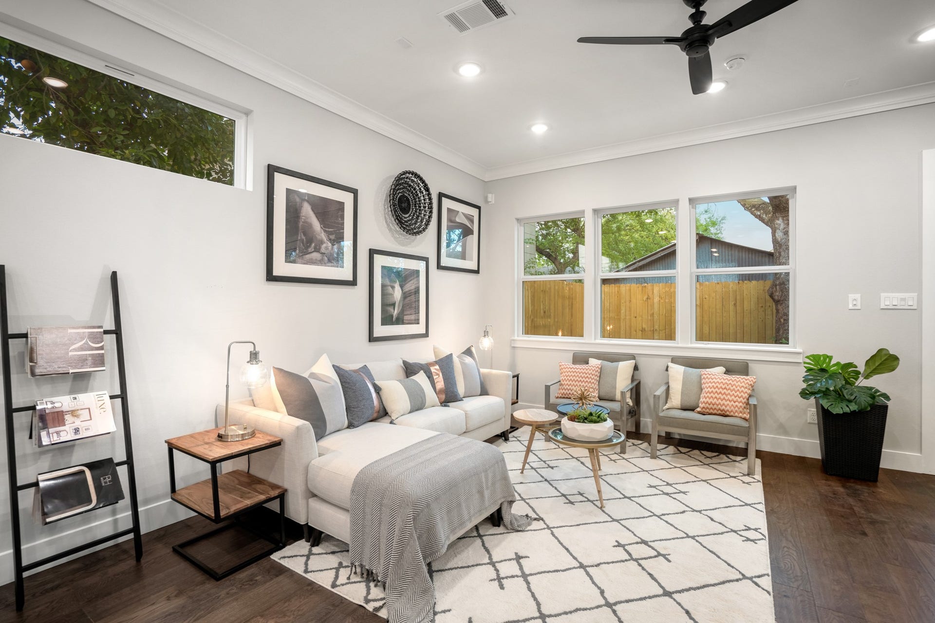 314 N Stiles Street, Houston, TX 77011 Large windows with energy-efficient LOW E coating provide ample natural light, enhancing the ambiance. Photos are of previous model home.