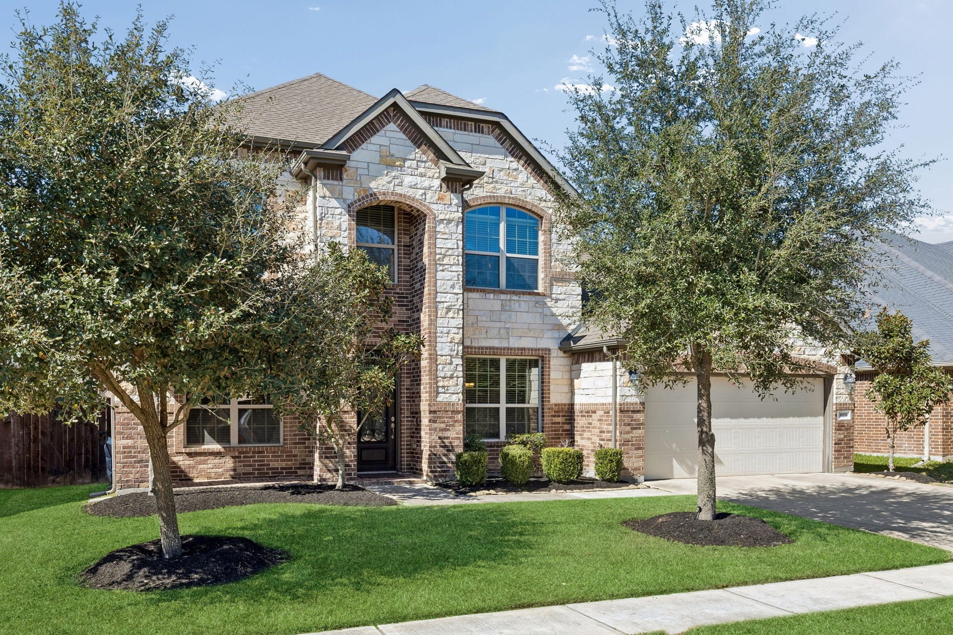 1619 Dove Ridge Drive, Katy, TX 77493 Thank you for viewing our listing. We'd love to show you this home! Call us today to schedule your private showing.
