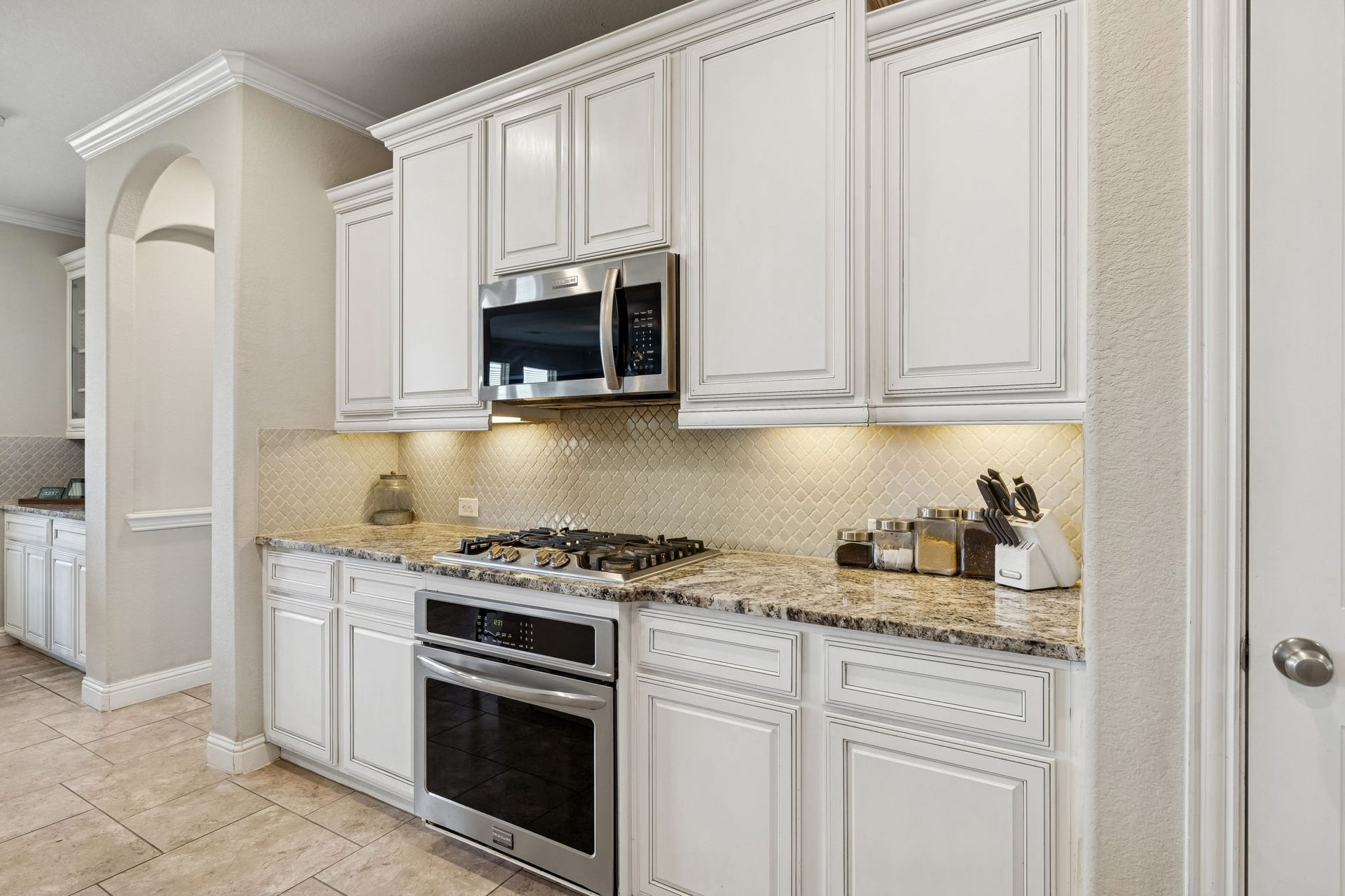 1619 Dove Ridge Drive, Katy, TX 77493 Experience culinary ease with high-end Energy Star stainless steel appliances, including a gas range and built-in convection oven. The layout provides ample counter space and soft-closing pots and pans drawers.