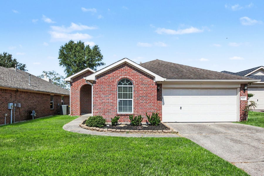Property photo for 7819 Mary Katheryns Crossing, Conroe, TX