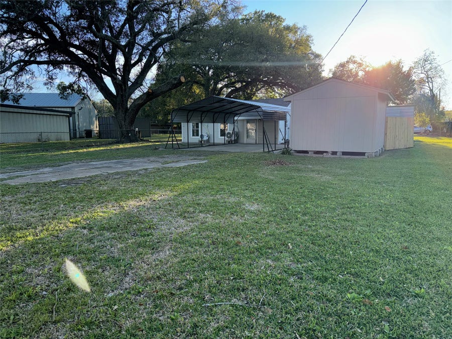 Property photo for 406 S 7th Street, Alvin, TX