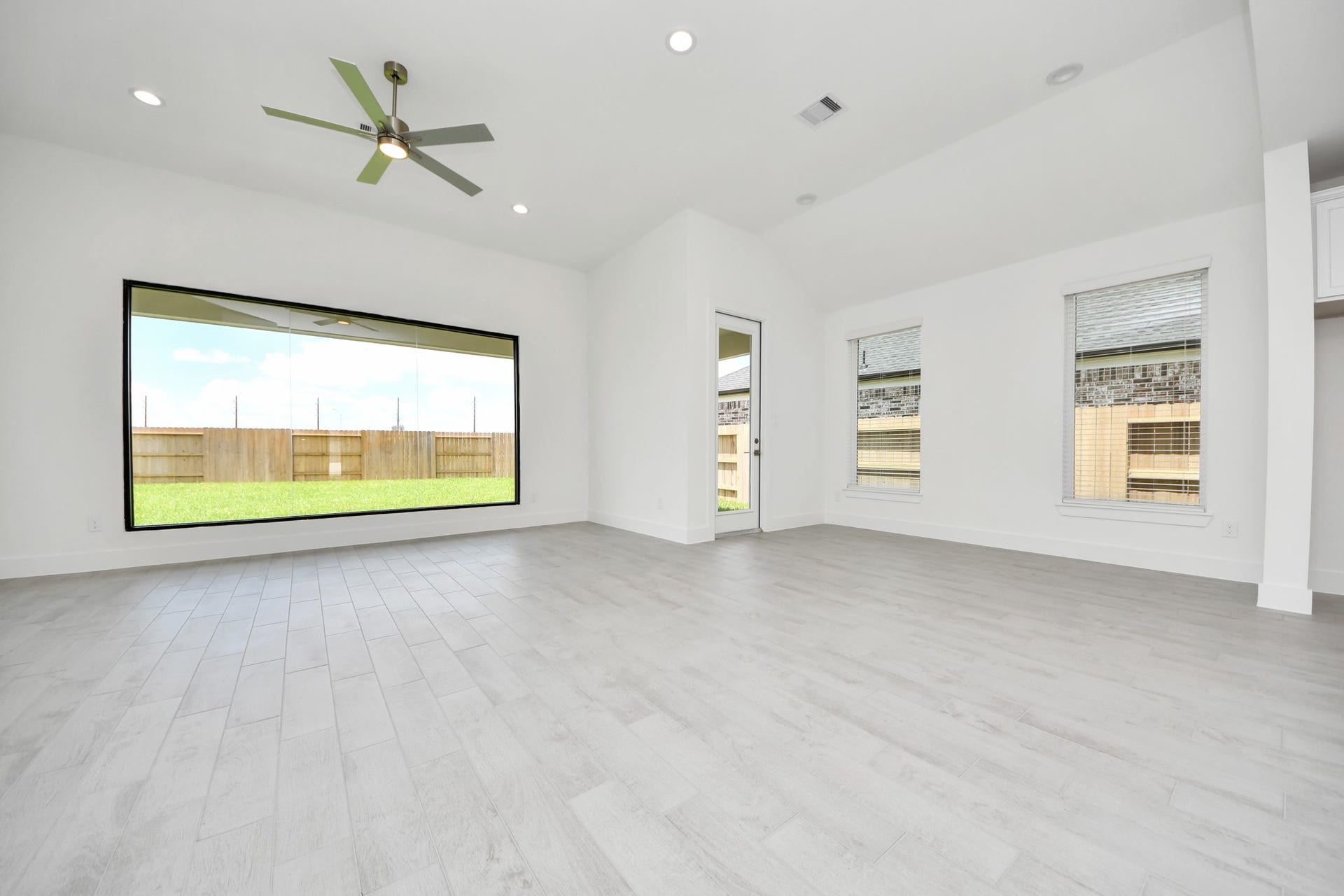 5906 Fox Peak Lane, Richmond, TX 77469 Welcome family and guests to your charming living room! With its high ceilings, recessed lighting, ceiling fan, custom paint, beautiful flooring, and large windows that let in abundant natural light, this room is perfect for gatherings. Sample photo of completed home with similar floor plan. Actual colors and selections may vary.