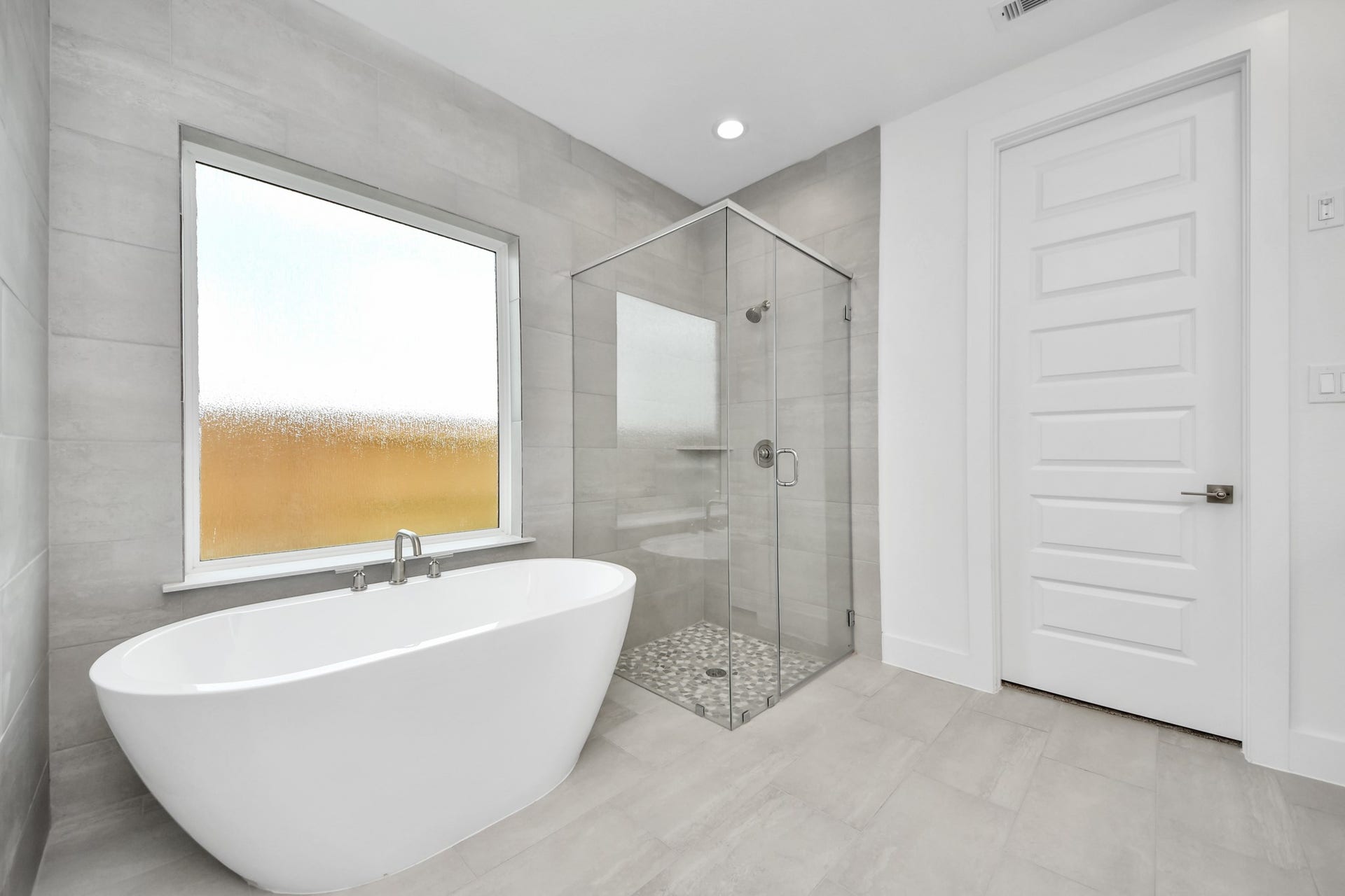 5906 Fox Peak Lane, Richmond, TX 77469 Indulge in a spa-like retreat within the confines of this primary bathroom. Delight in a spacious walk-in shower enveloped in stylish tile surround, unwind in a separate garden tub adorned with custom detailing. Sample photo of completed home with similar floor plan. Actual colors and selections may vary.
