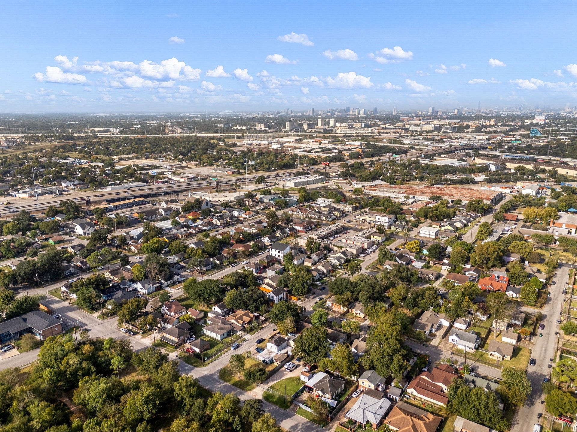 1821 Hatwell Street, Houston, TX 77023 4.5 Miles from Downtown Houston, 6.7 Miles to The Medical Center, 11 Miles to The NRG stadium.